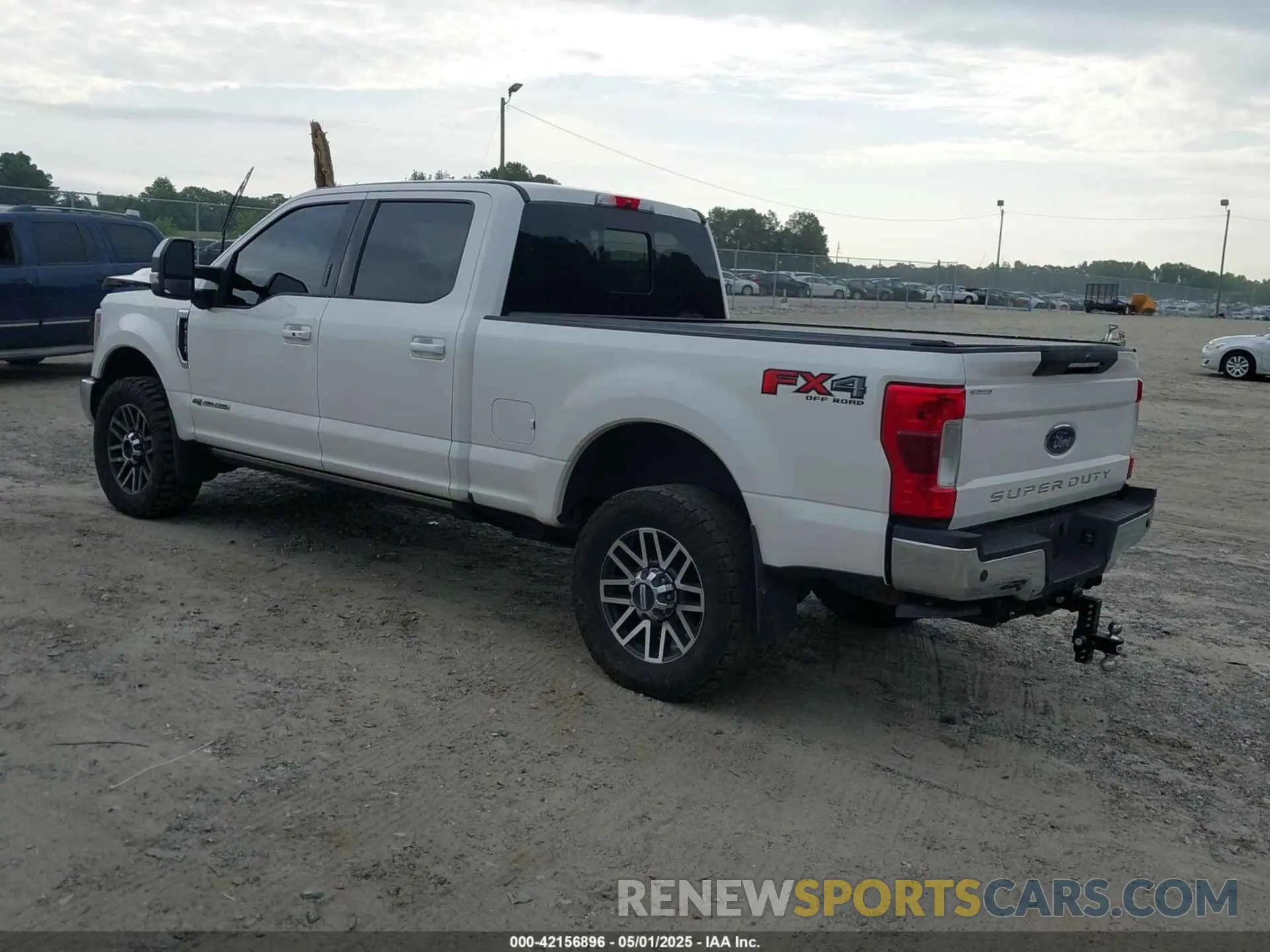 3 Photograph of a damaged car 1FT8W3BT5KEE17677 FORD F-350 2019