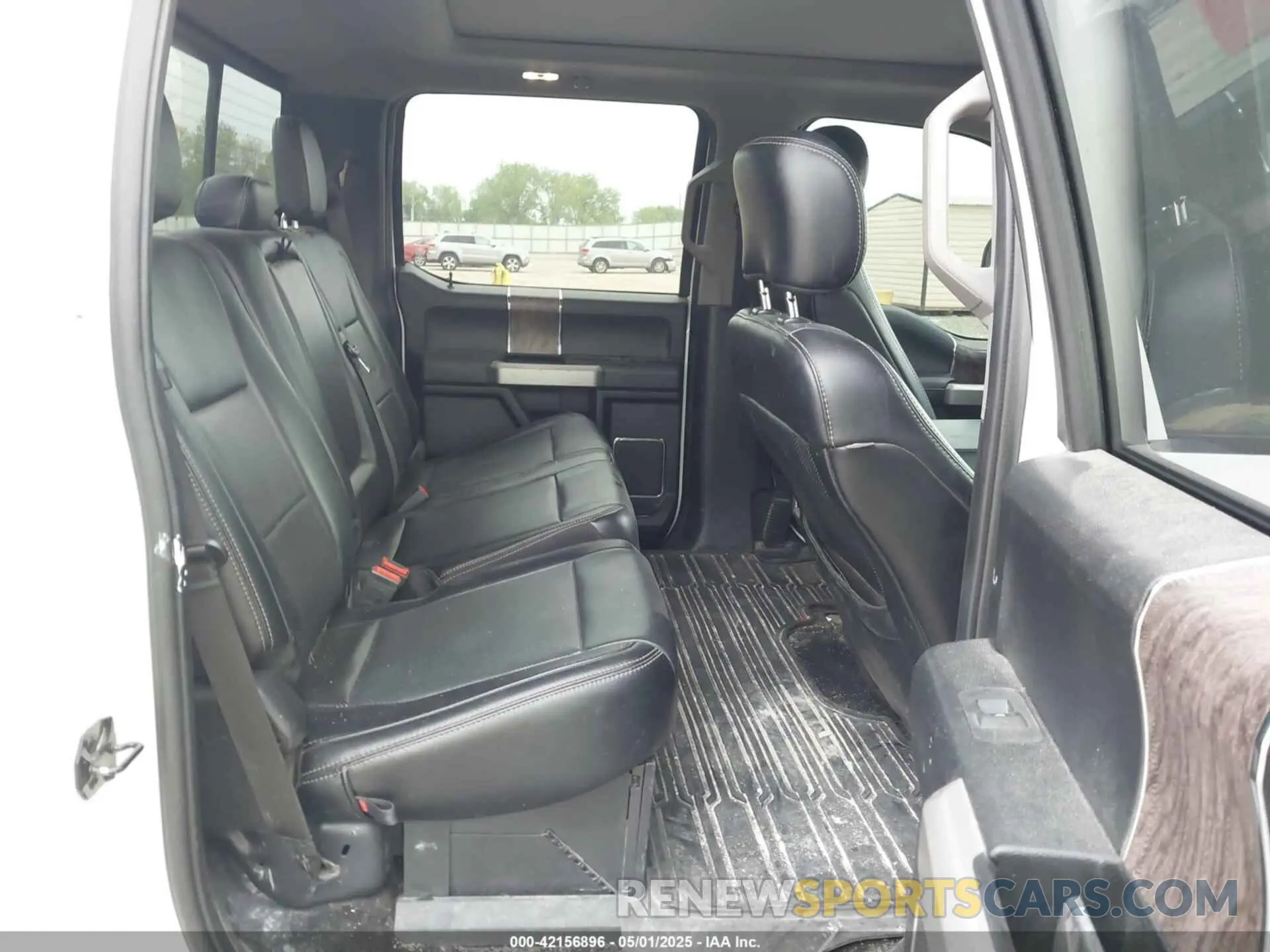 7 Photograph of a damaged car 1FT8W3BT5KEE17677 FORD F-350 2019