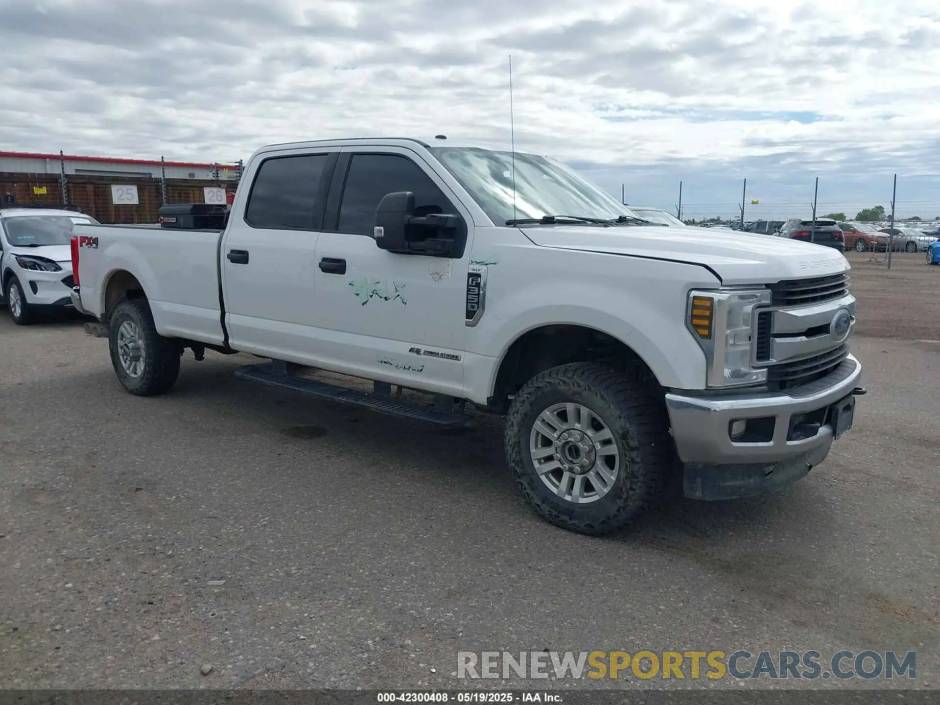 1 Photograph of a damaged car 1FT8W3BT5KEE66328 FORD F-350 2019