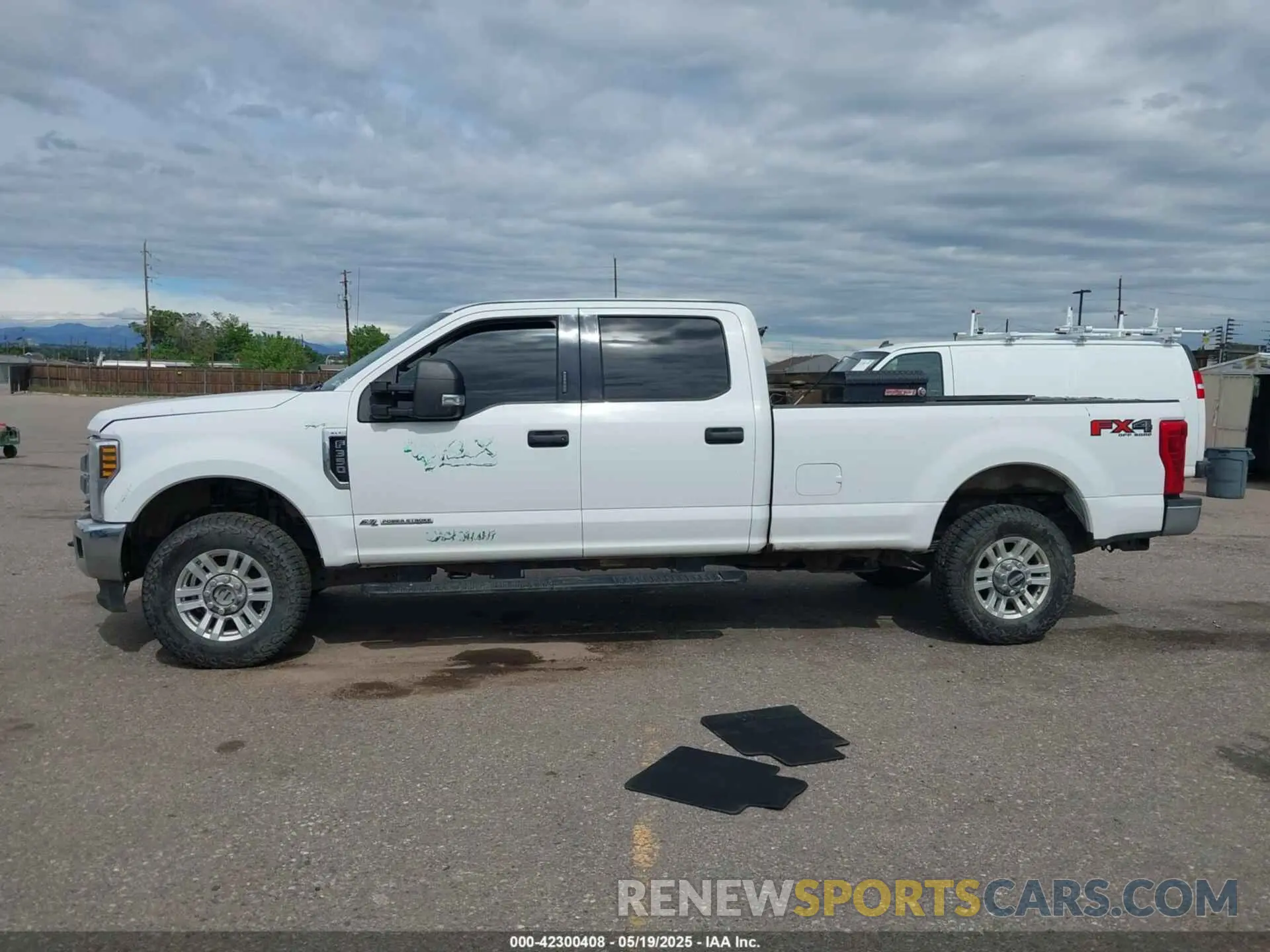 14 Photograph of a damaged car 1FT8W3BT5KEE66328 FORD F-350 2019