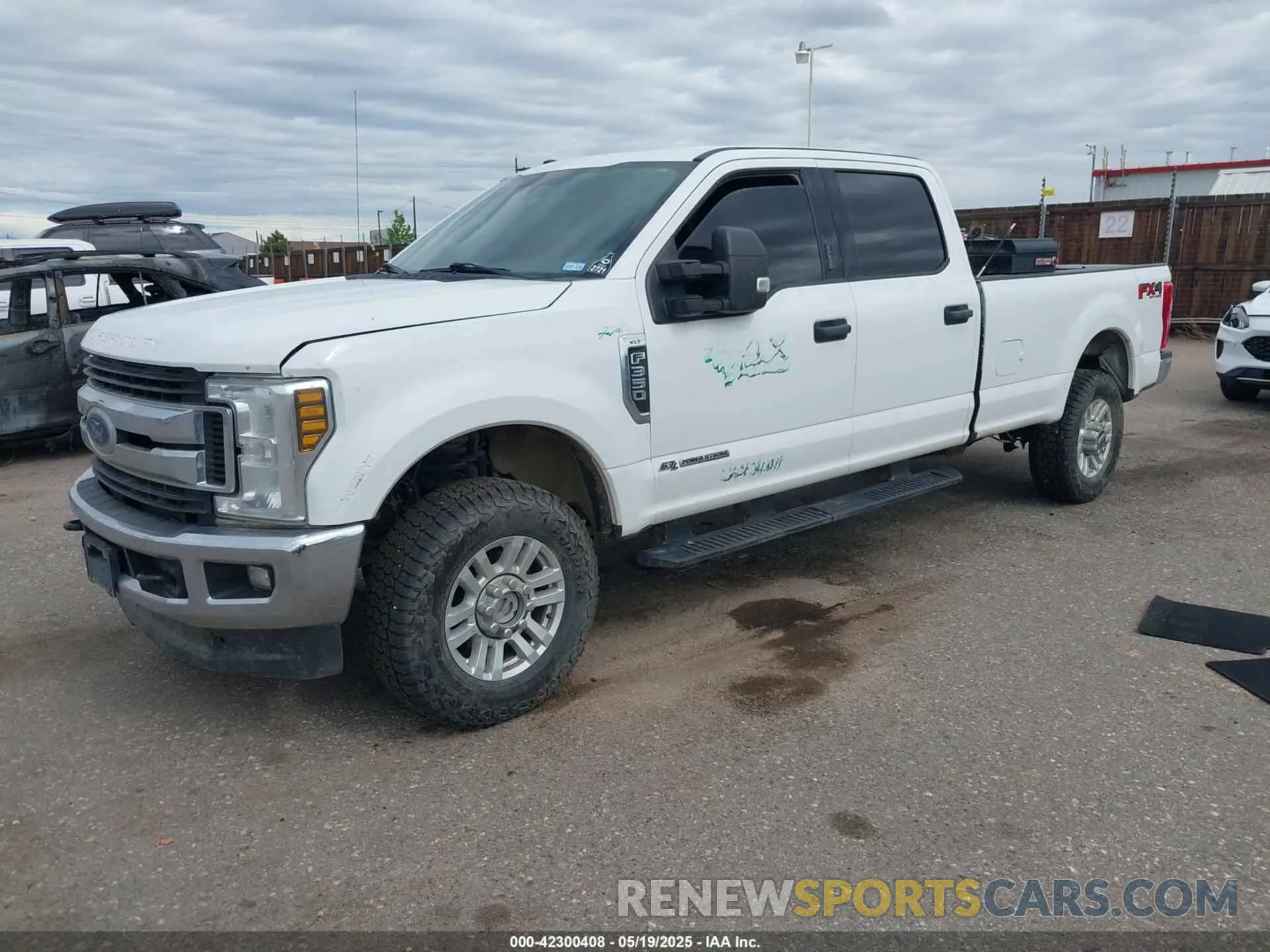 2 Photograph of a damaged car 1FT8W3BT5KEE66328 FORD F-350 2019