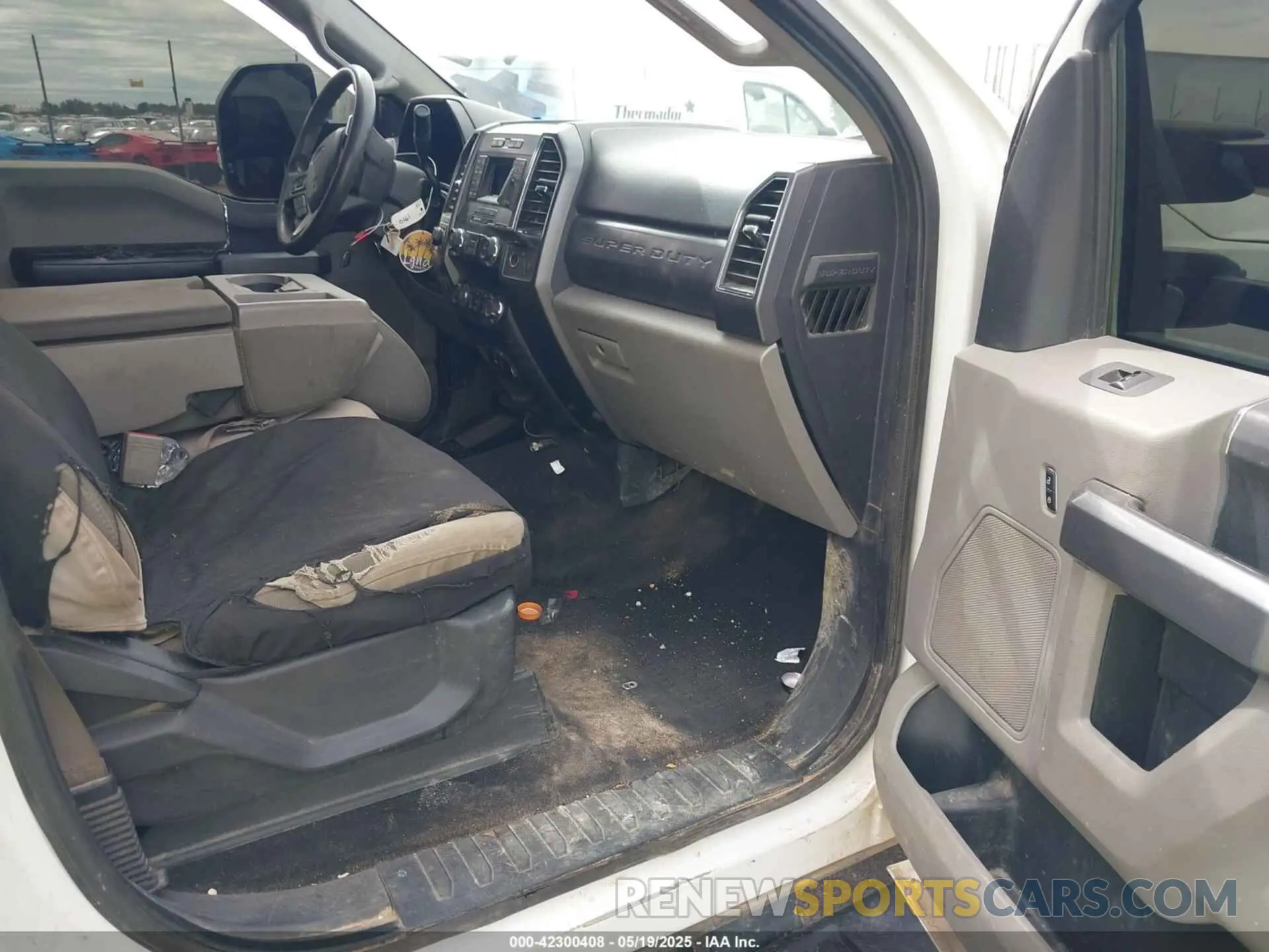 5 Photograph of a damaged car 1FT8W3BT5KEE66328 FORD F-350 2019
