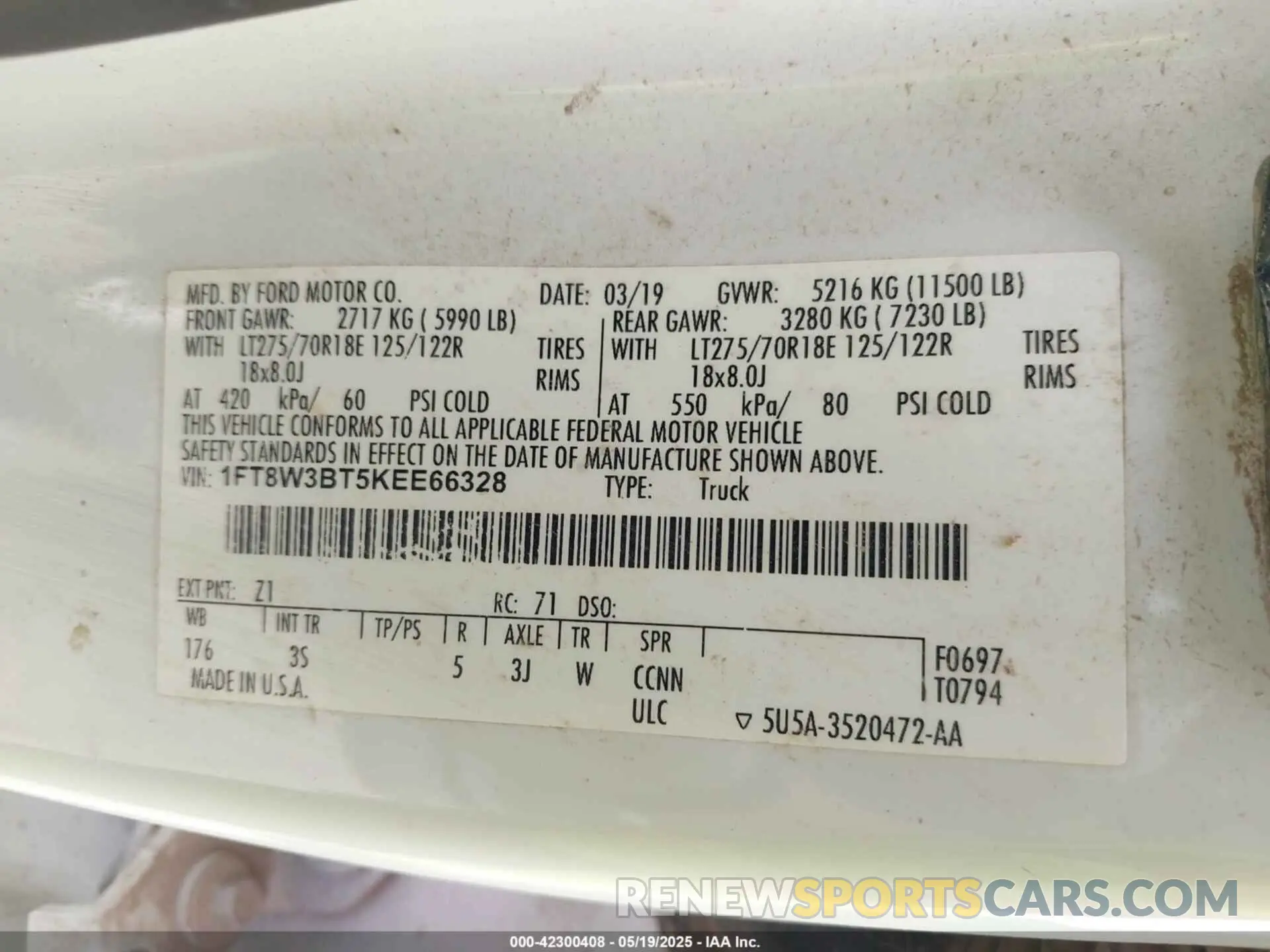 9 Photograph of a damaged car 1FT8W3BT5KEE66328 FORD F-350 2019