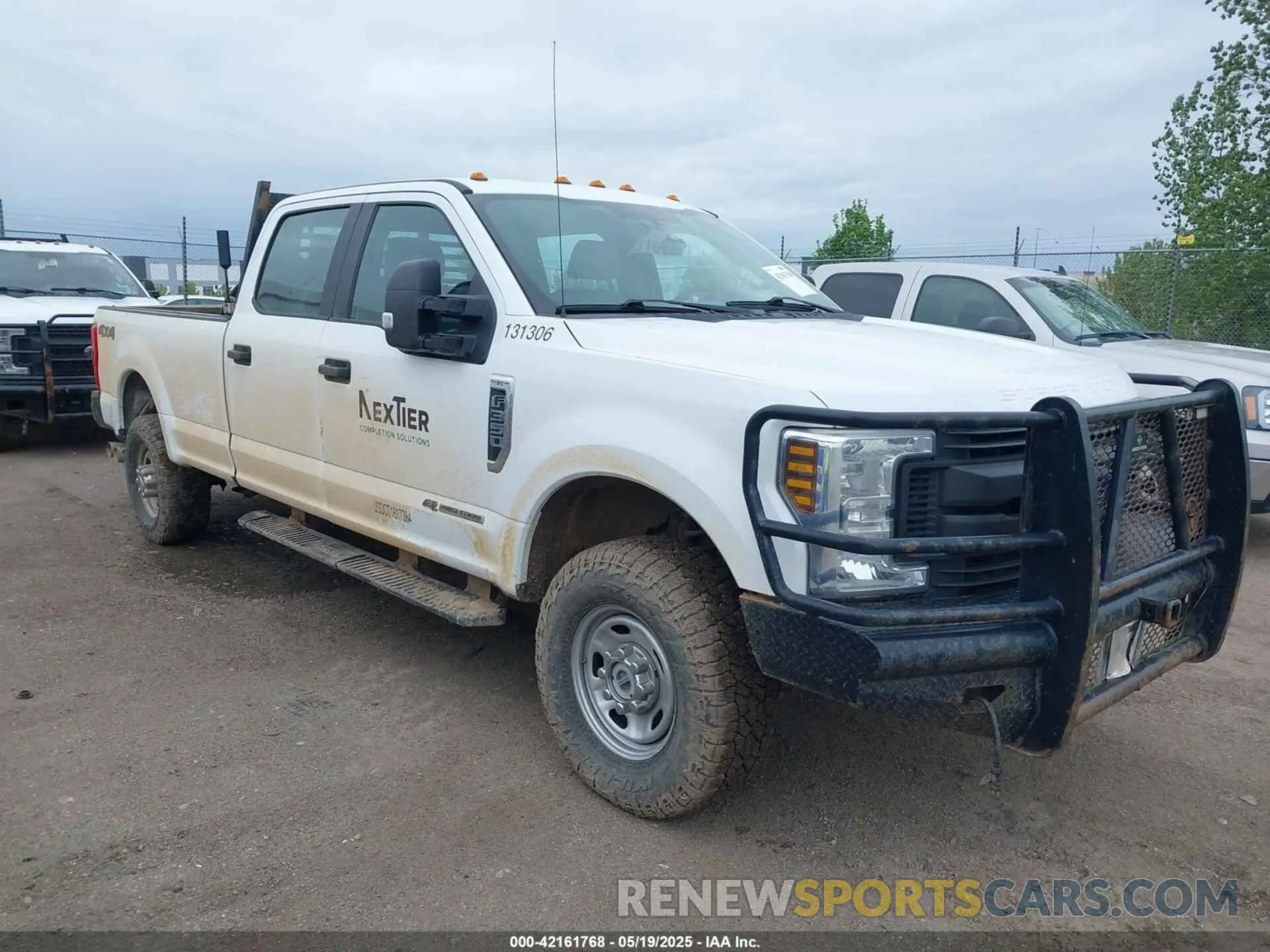 1 Photograph of a damaged car 1FT8W3BT5KEE91049 FORD F-350 2019