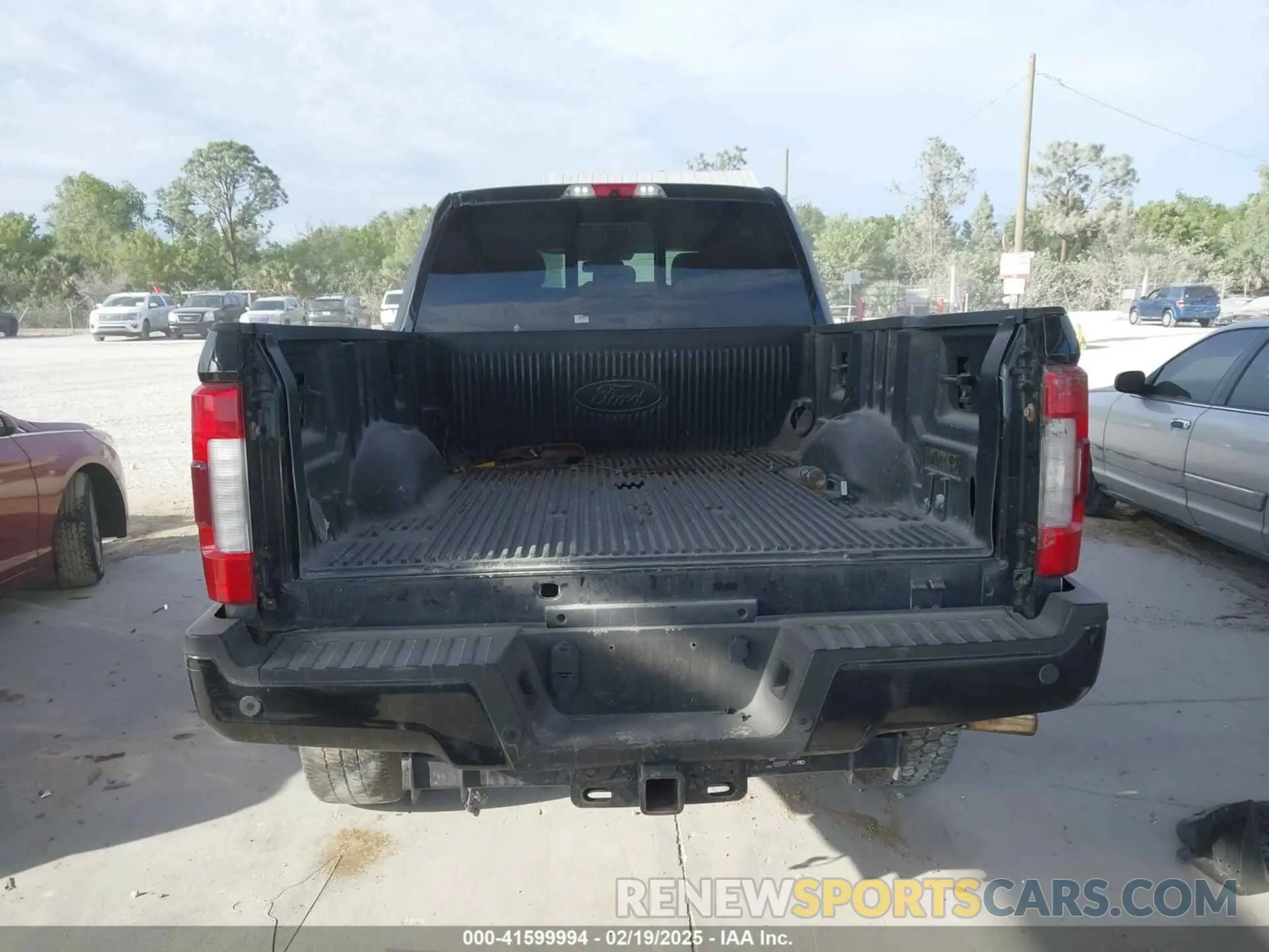 16 Photograph of a damaged car 1FT8W3BT6KEF09932 FORD F-350 2019