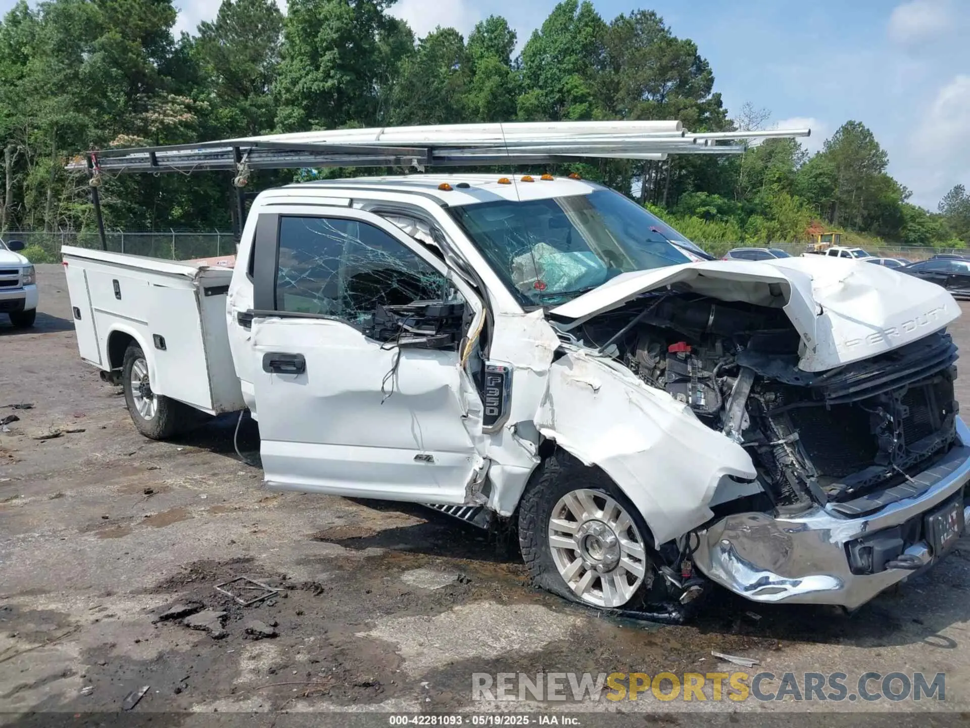 10 Photograph of a damaged car 1FT8W3BT8KEC82761 FORD F-350 2019