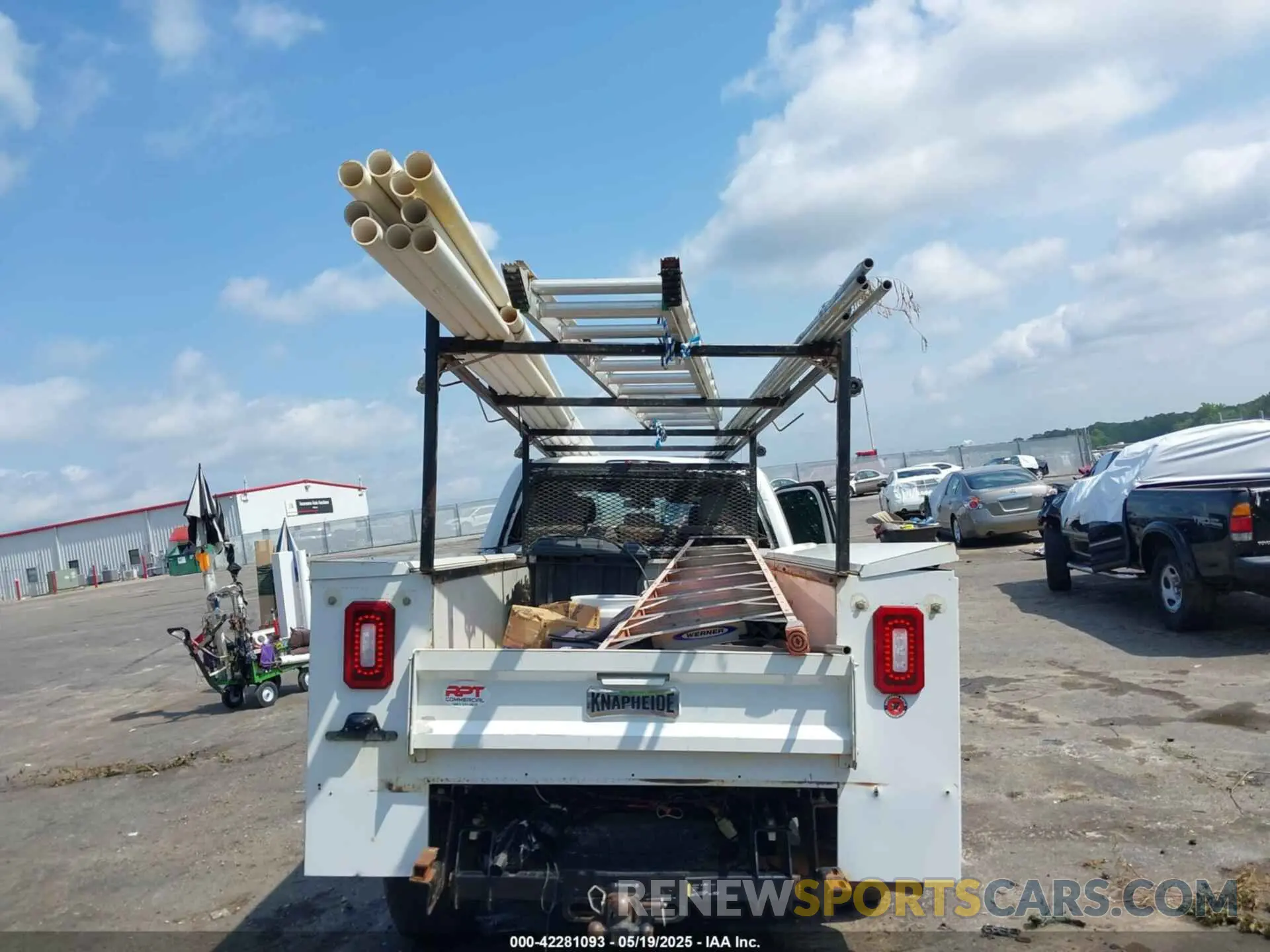 15 Photograph of a damaged car 1FT8W3BT8KEC82761 FORD F-350 2019