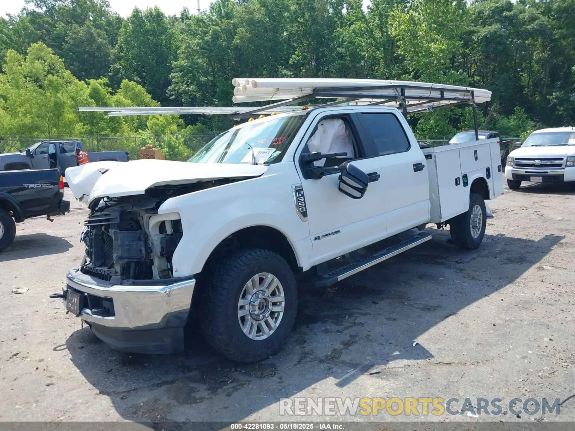 2 Photograph of a damaged car 1FT8W3BT8KEC82761 FORD F-350 2019