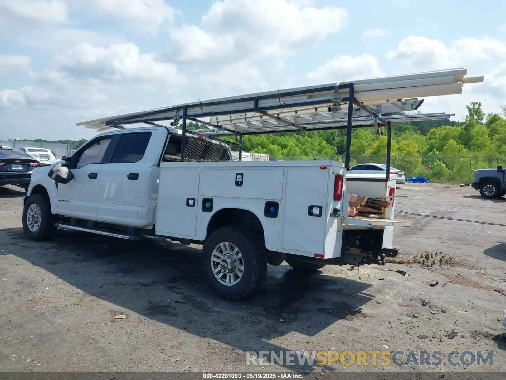 3 Photograph of a damaged car 1FT8W3BT8KEC82761 FORD F-350 2019