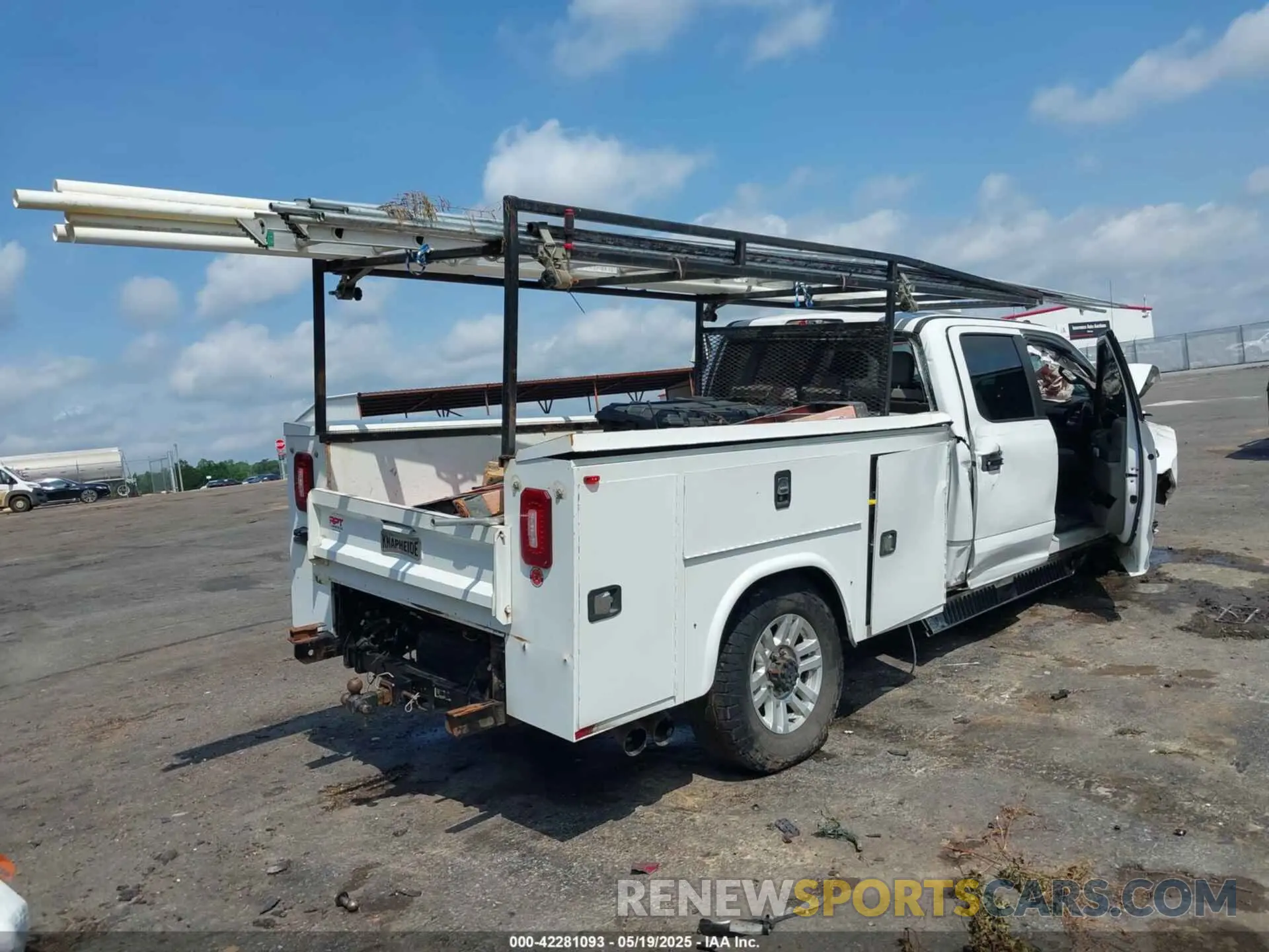 4 Photograph of a damaged car 1FT8W3BT8KEC82761 FORD F-350 2019