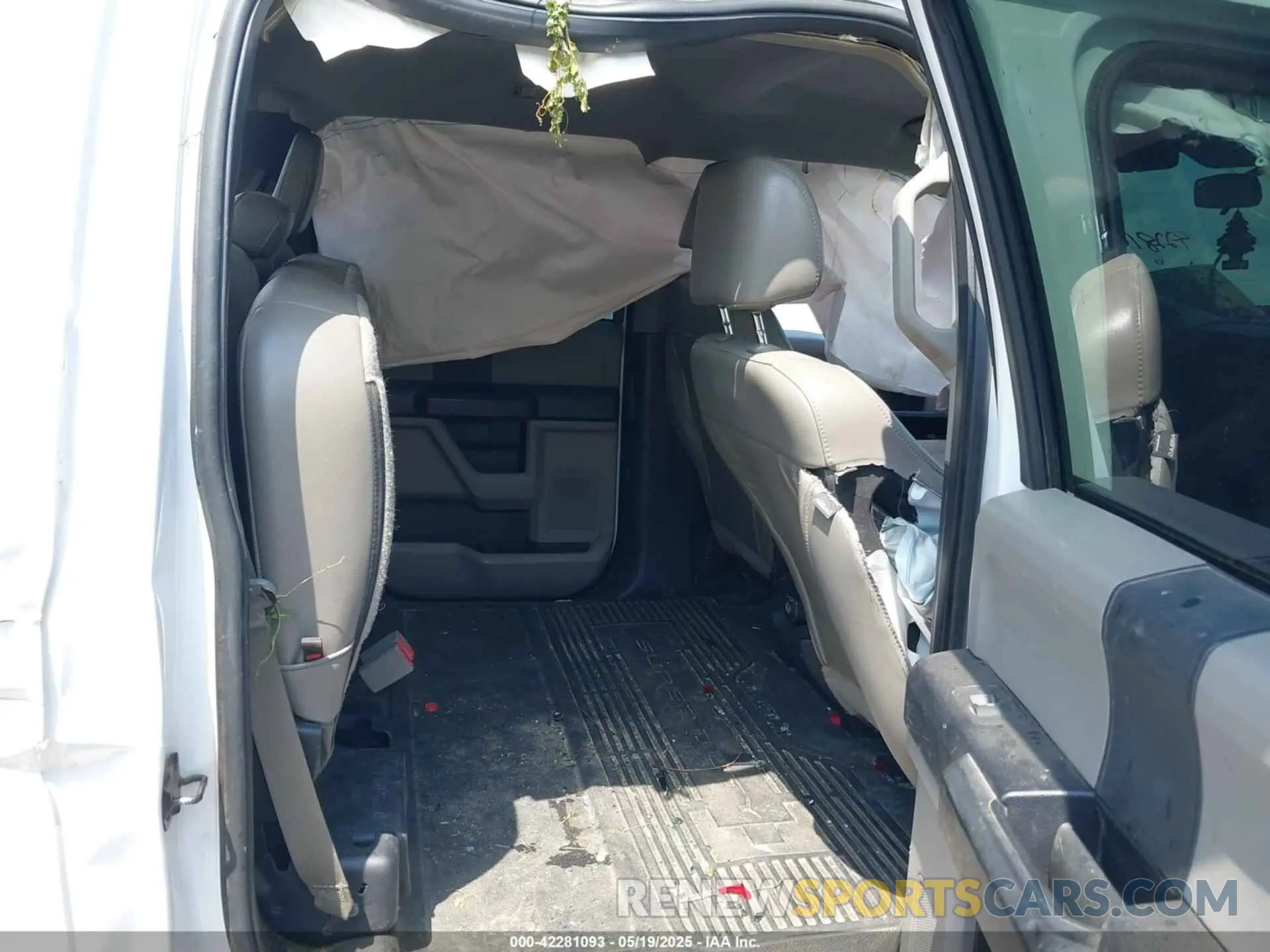 7 Photograph of a damaged car 1FT8W3BT8KEC82761 FORD F-350 2019