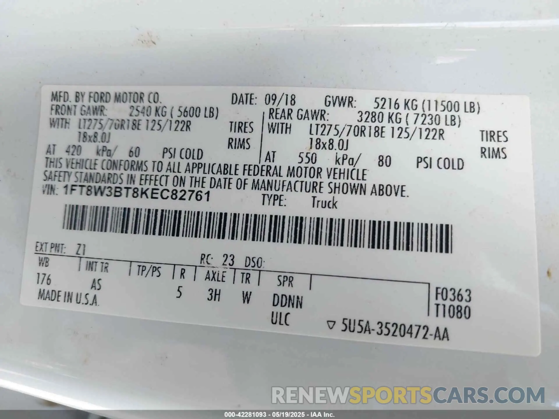 8 Photograph of a damaged car 1FT8W3BT8KEC82761 FORD F-350 2019