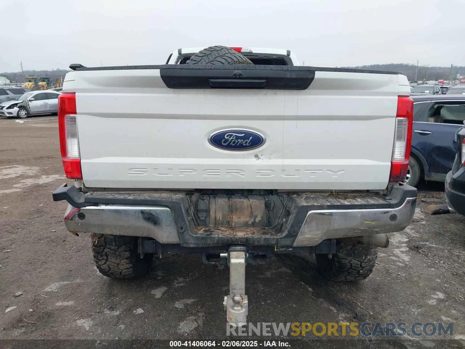 15 Photograph of a damaged car 1FT8W3BT8KEE02526 FORD F-350 2019