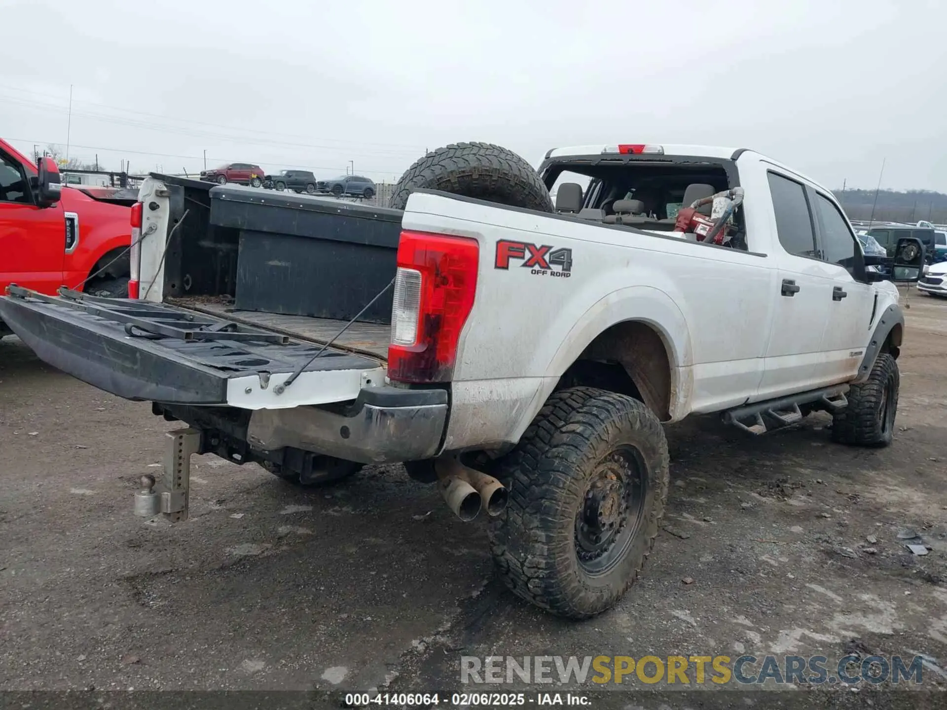 4 Photograph of a damaged car 1FT8W3BT8KEE02526 FORD F-350 2019
