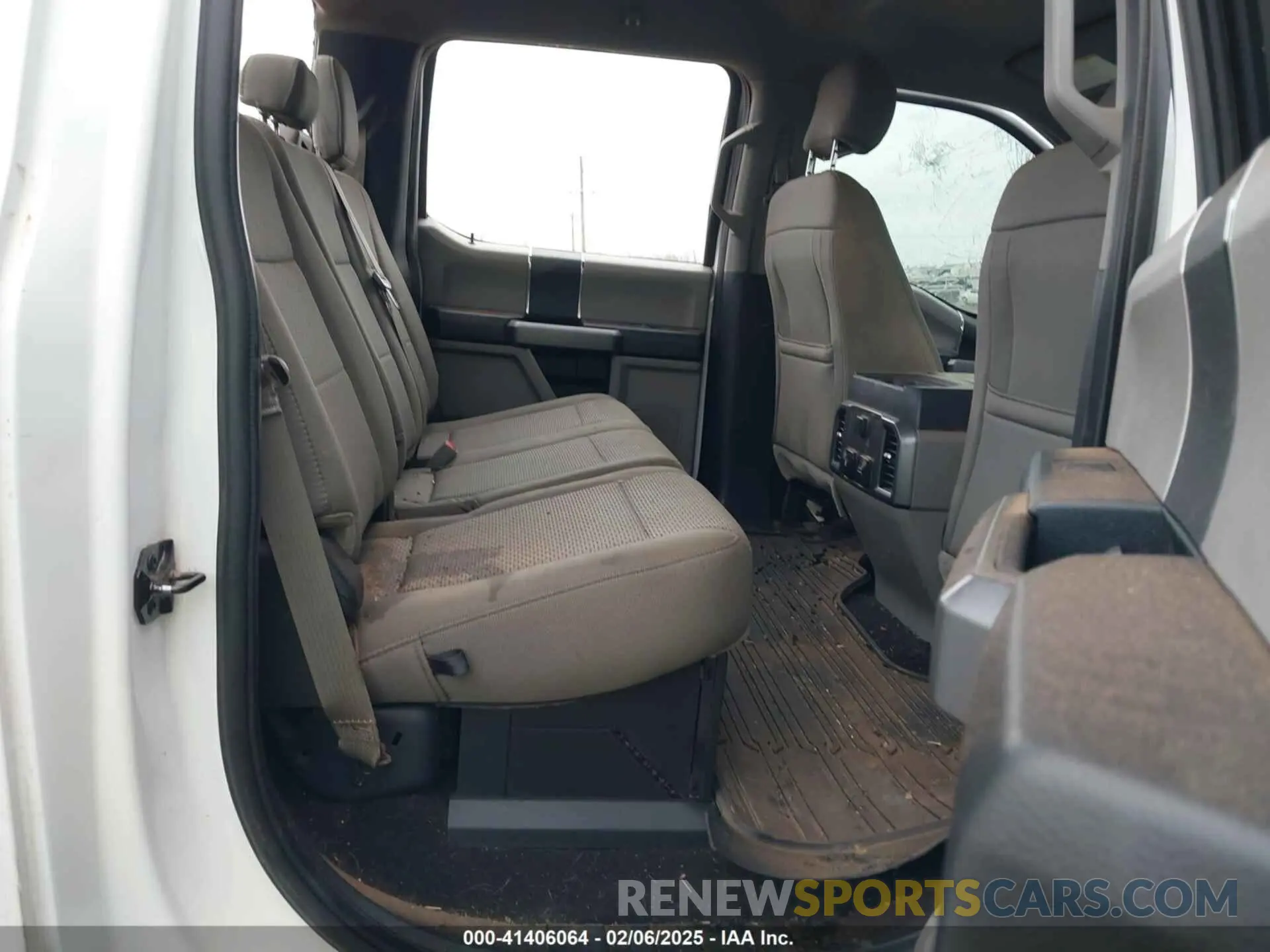 8 Photograph of a damaged car 1FT8W3BT8KEE02526 FORD F-350 2019