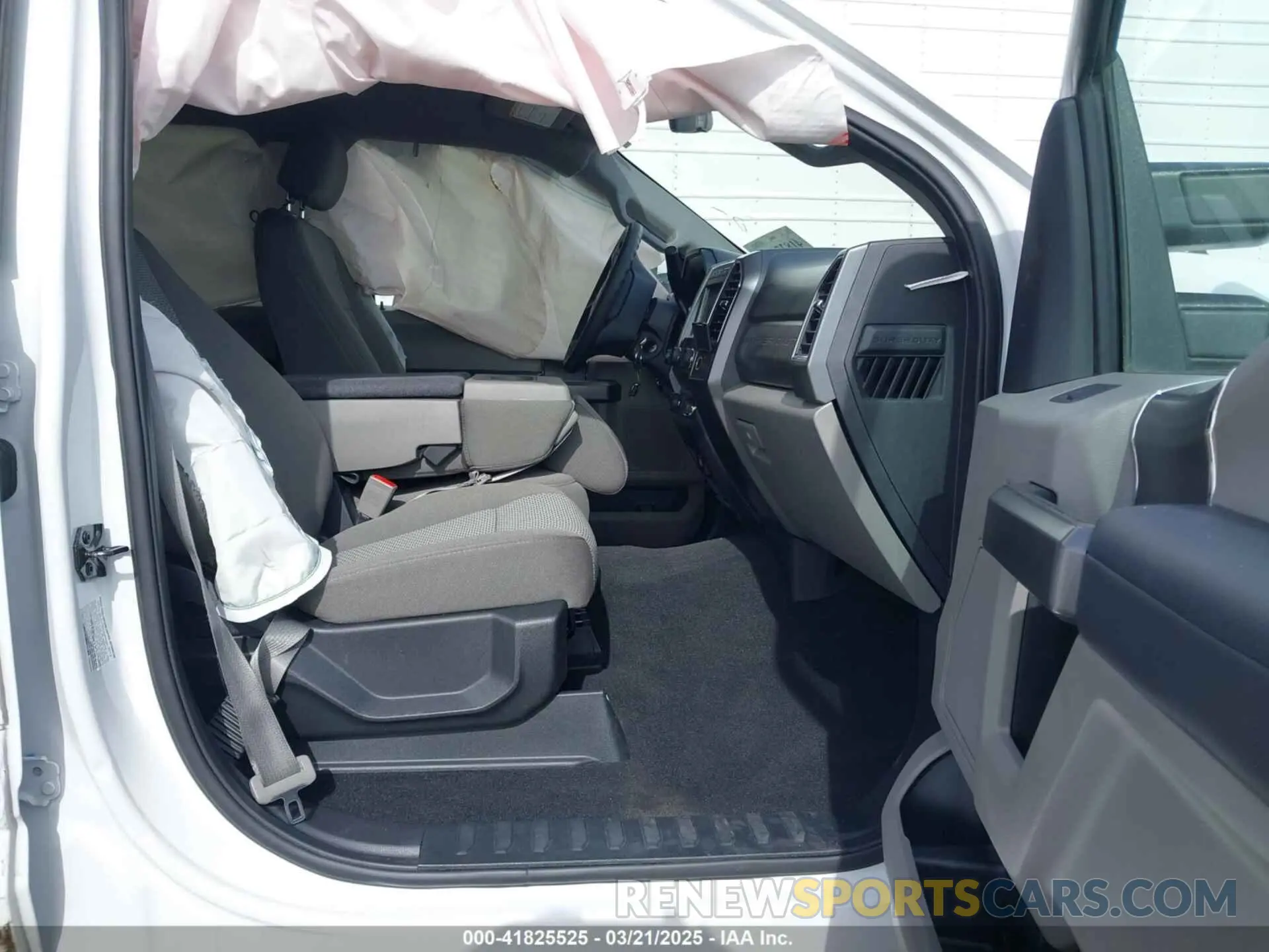 5 Photograph of a damaged car 1FT8W3BT8KEF13299 FORD F-350 2019