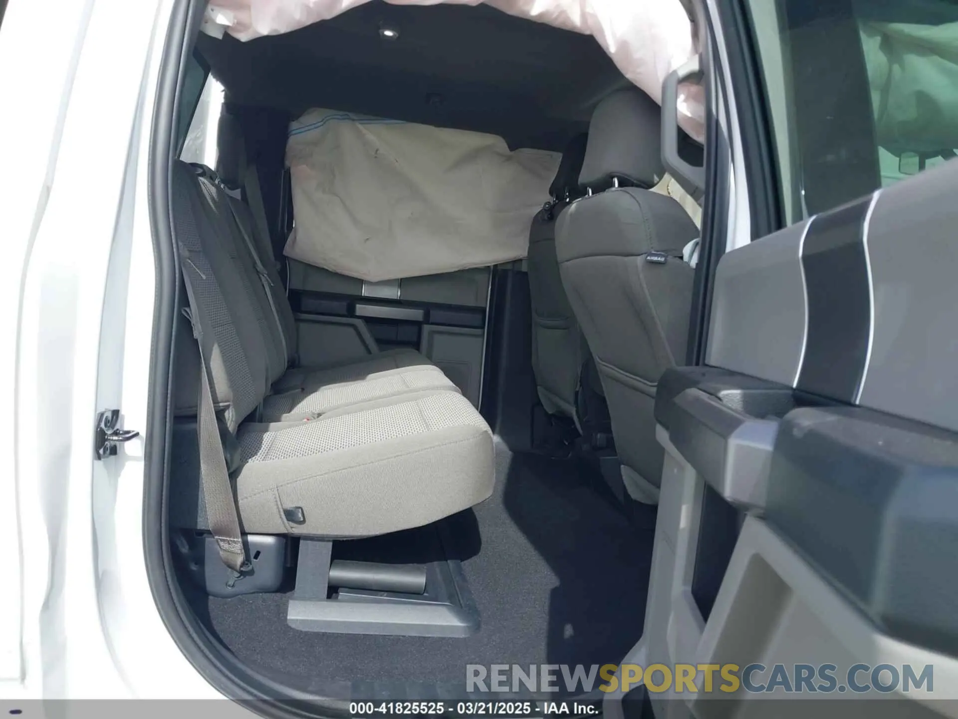 8 Photograph of a damaged car 1FT8W3BT8KEF13299 FORD F-350 2019