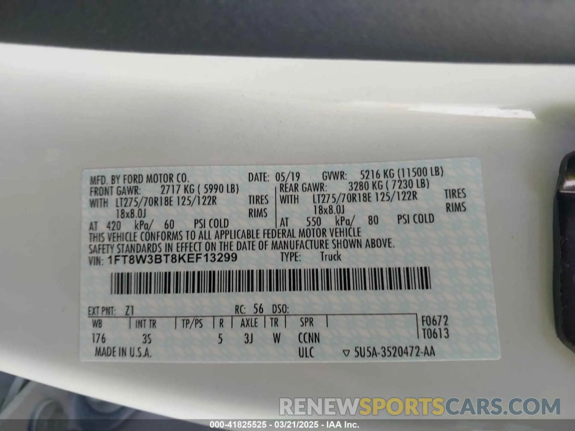 9 Photograph of a damaged car 1FT8W3BT8KEF13299 FORD F-350 2019