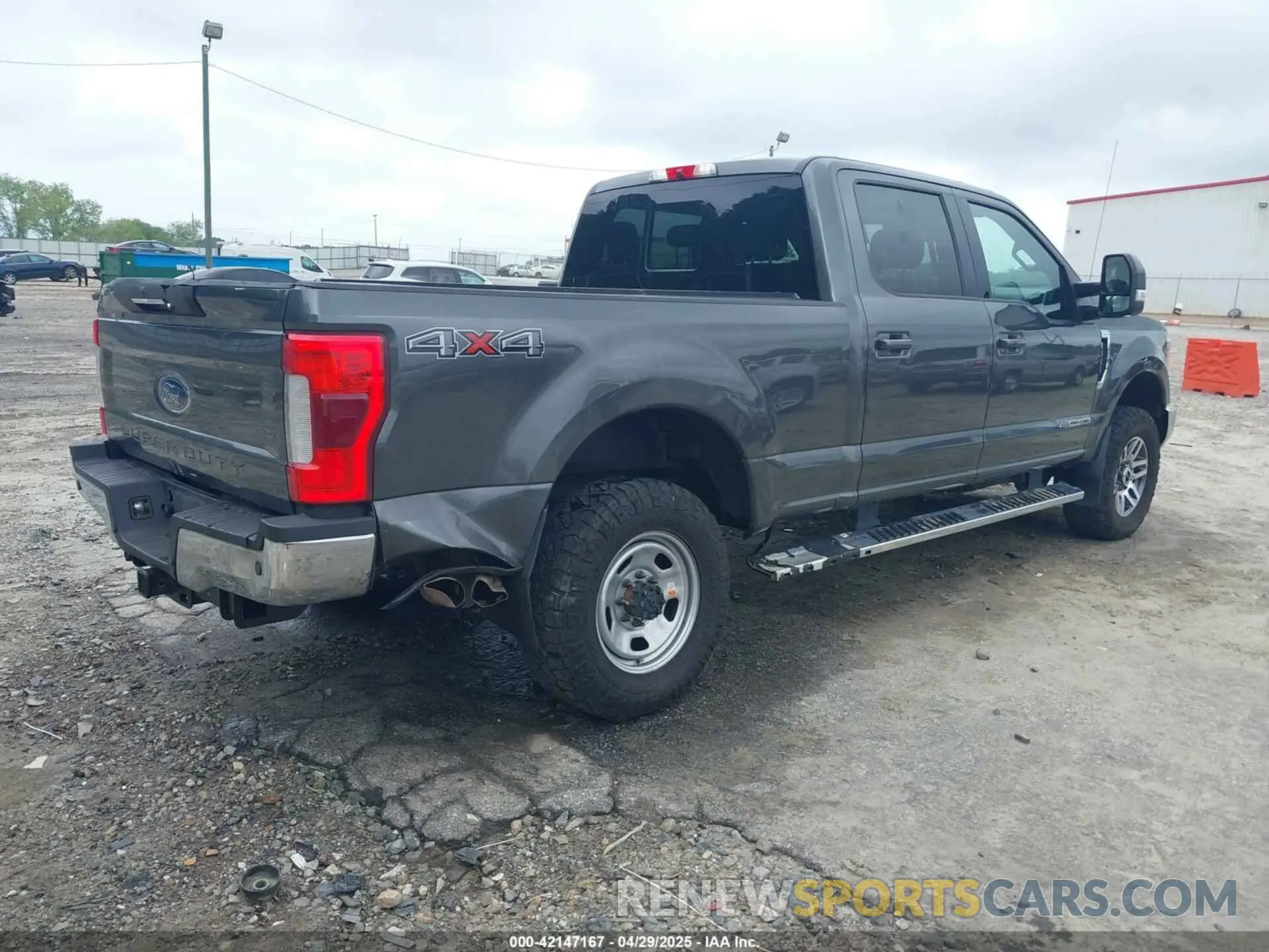 4 Photograph of a damaged car 1FT8W3BT9KED81136 FORD F-350 2019