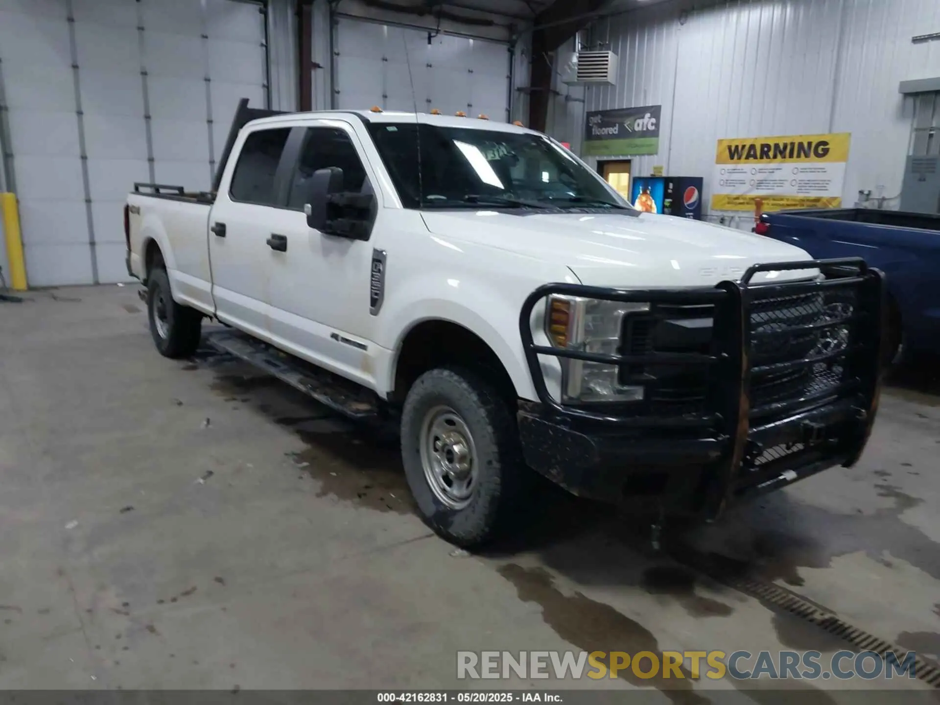 1 Photograph of a damaged car 1FT8W3BT9KEE59611 FORD F-350 2019