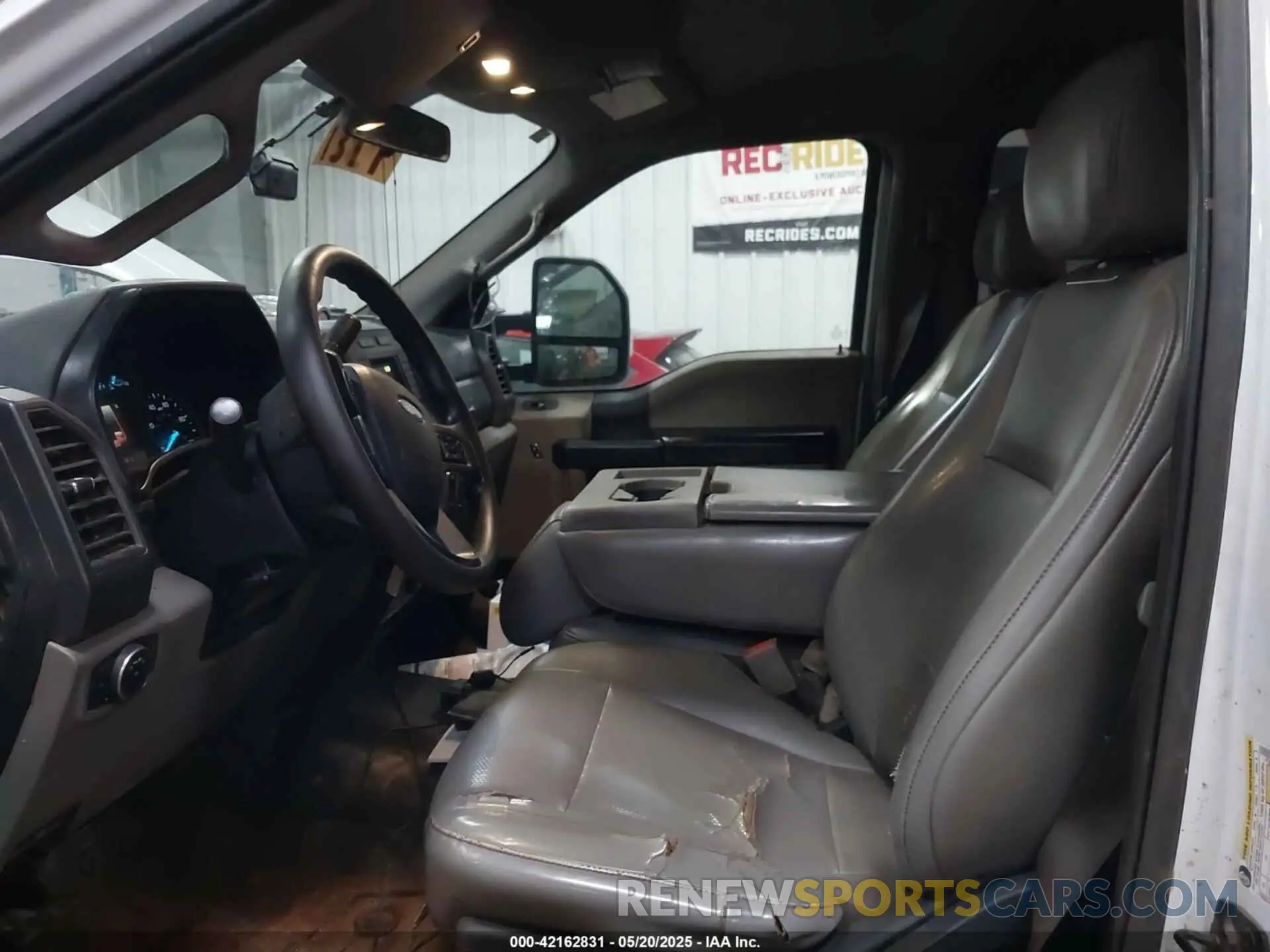 16 Photograph of a damaged car 1FT8W3BT9KEE59611 FORD F-350 2019
