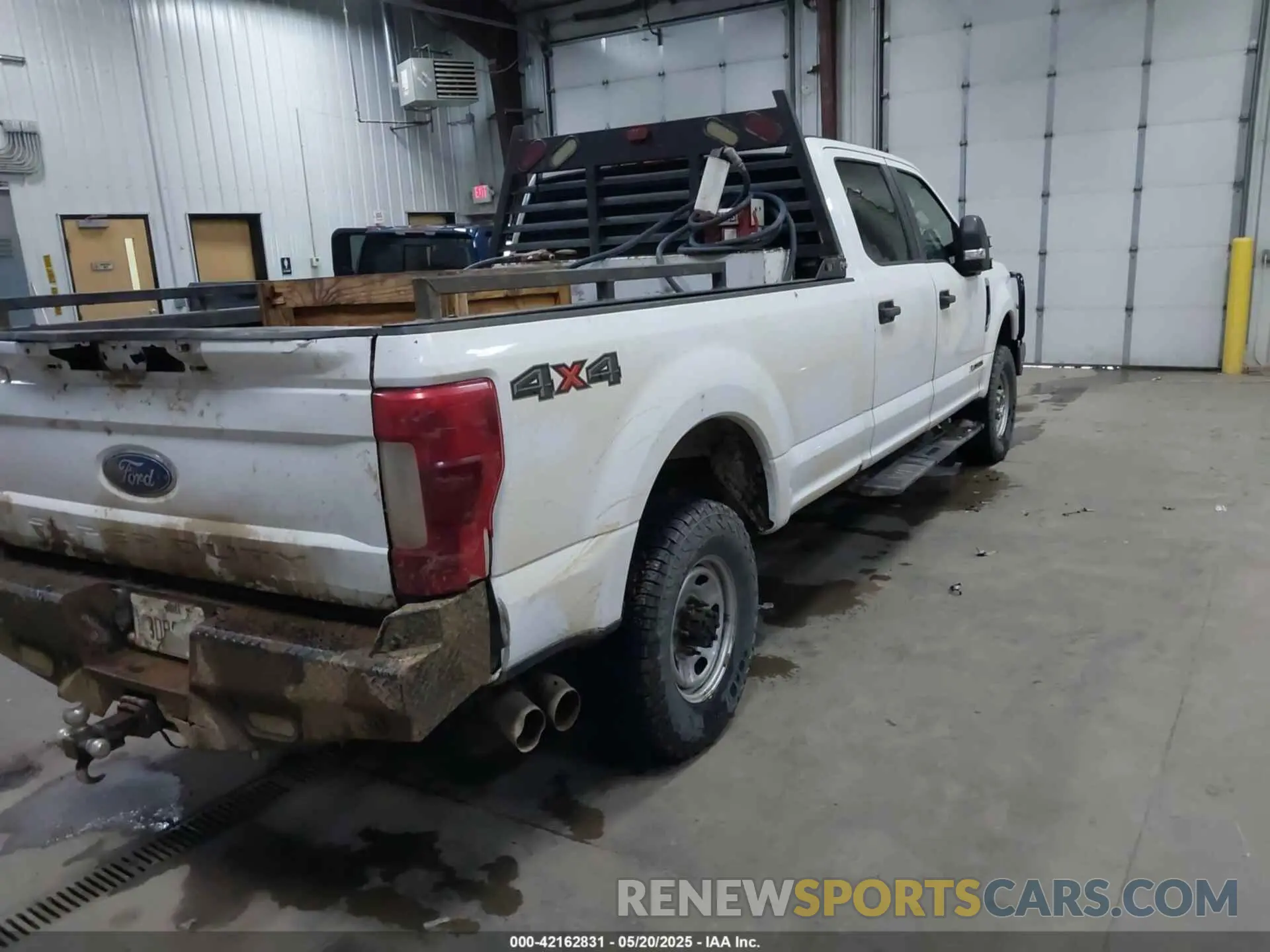 4 Photograph of a damaged car 1FT8W3BT9KEE59611 FORD F-350 2019