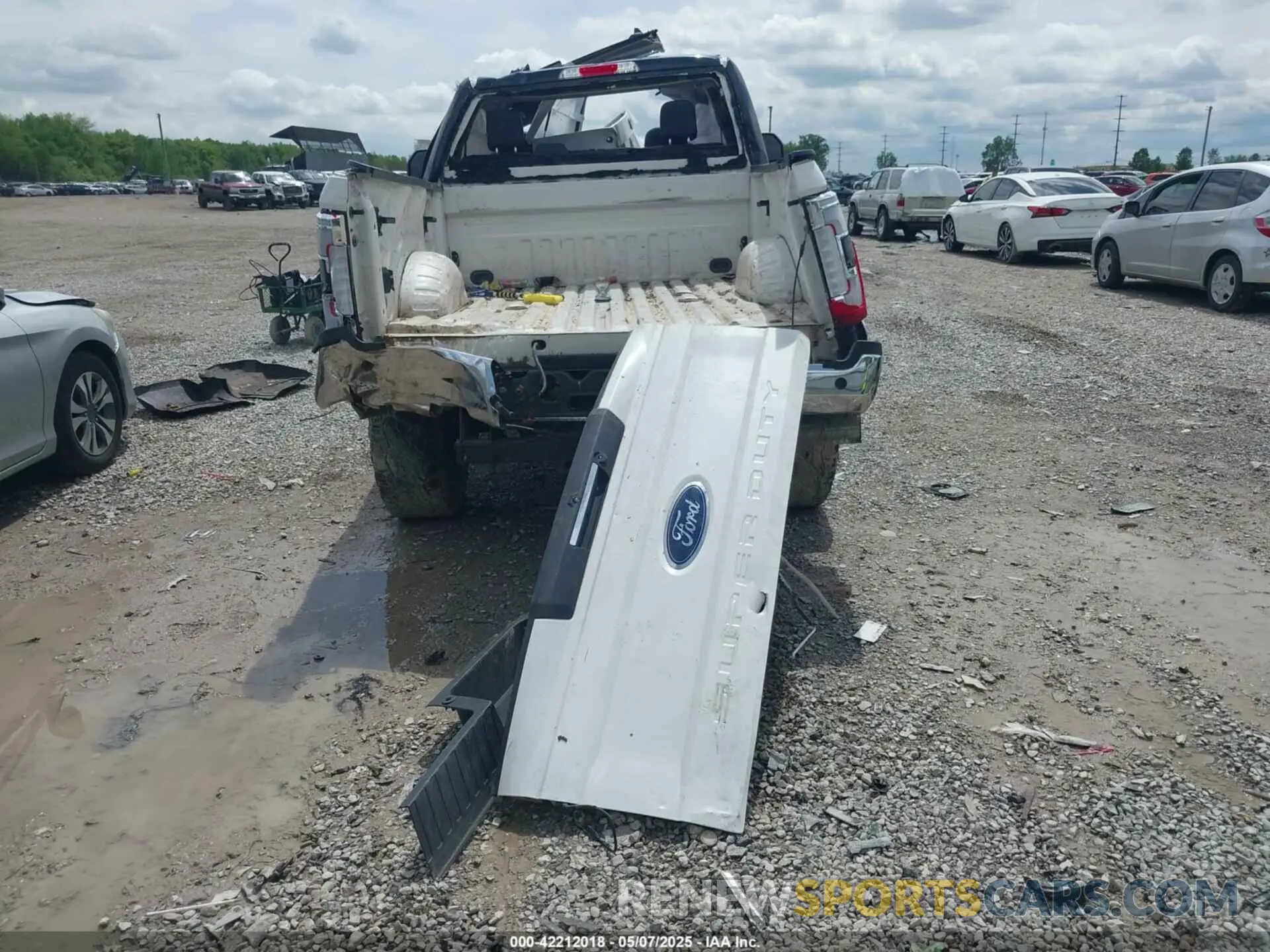 15 Photograph of a damaged car 1FT8W3BT9KEE61844 FORD F-350 2019