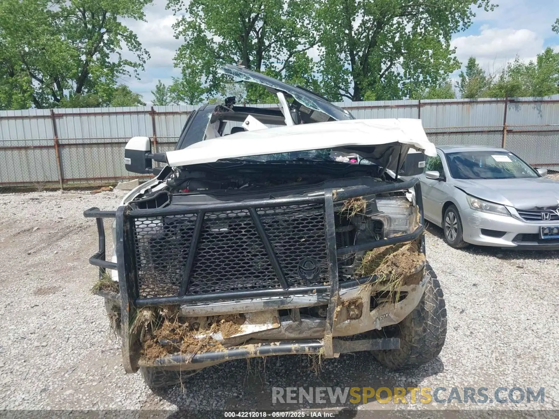 6 Photograph of a damaged car 1FT8W3BT9KEE61844 FORD F-350 2019