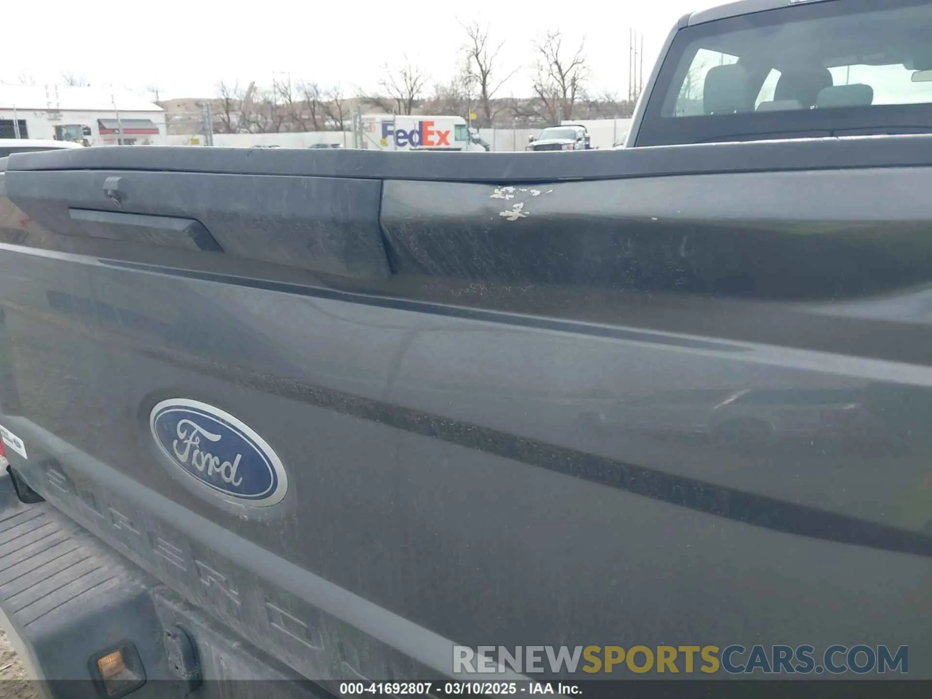 19 Photograph of a damaged car 1FT8W3BT9KEF02831 FORD F-350 2019