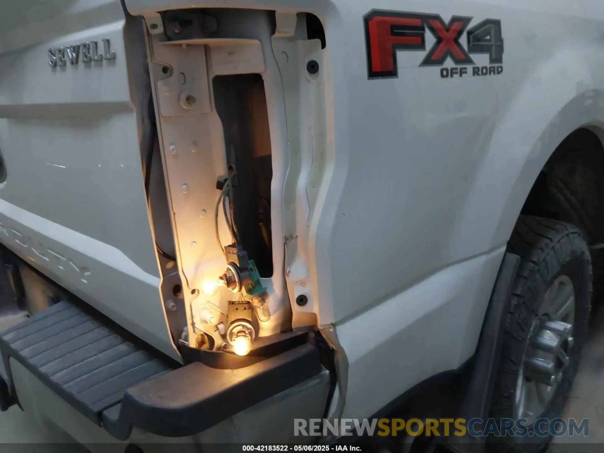 11 Photograph of a damaged car 1FT8W3BT9KEF33769 FORD F-350 2019