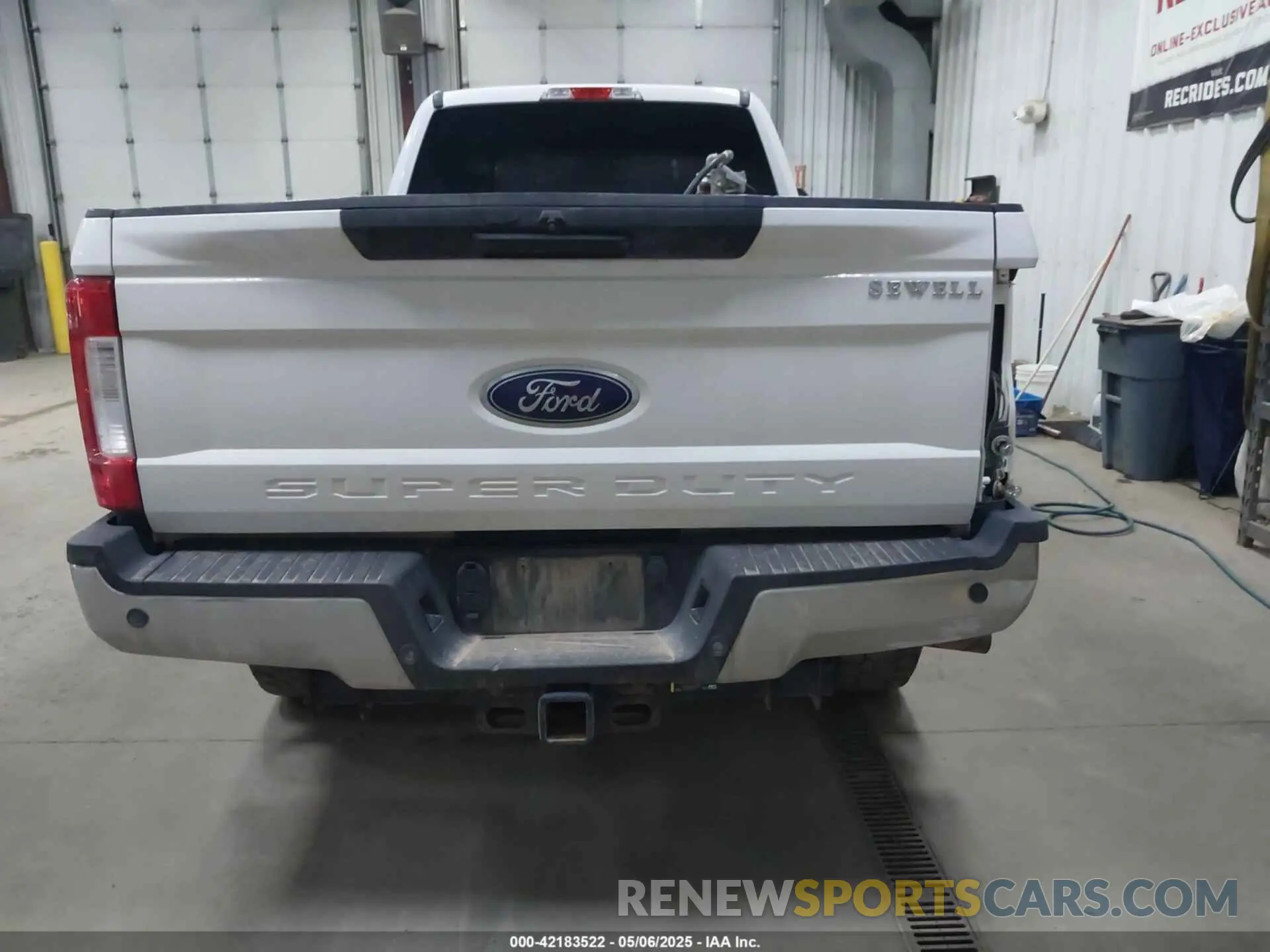 16 Photograph of a damaged car 1FT8W3BT9KEF33769 FORD F-350 2019