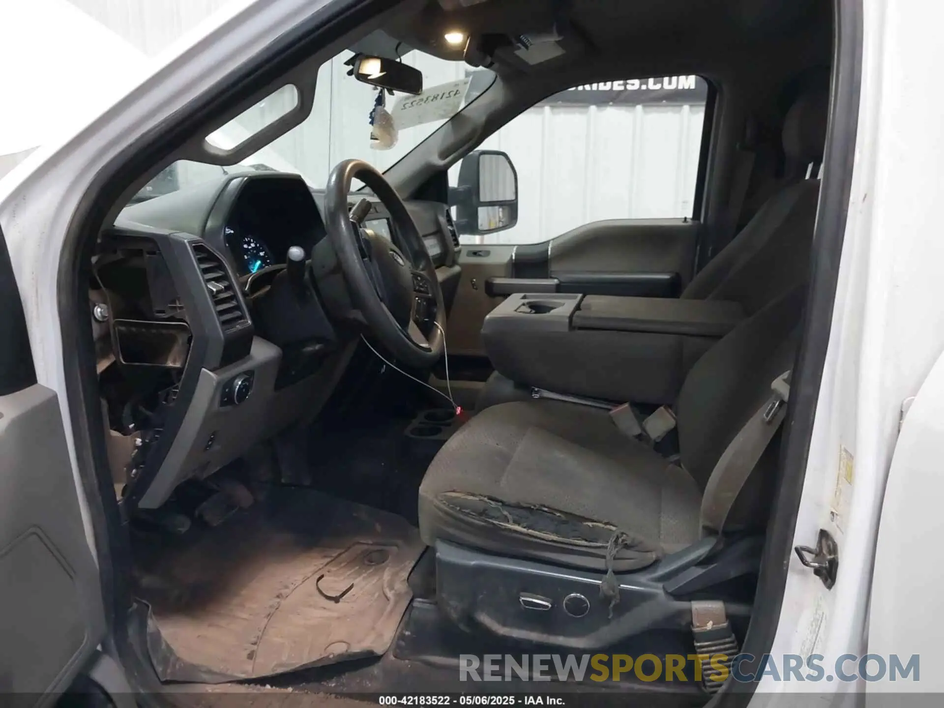 17 Photograph of a damaged car 1FT8W3BT9KEF33769 FORD F-350 2019