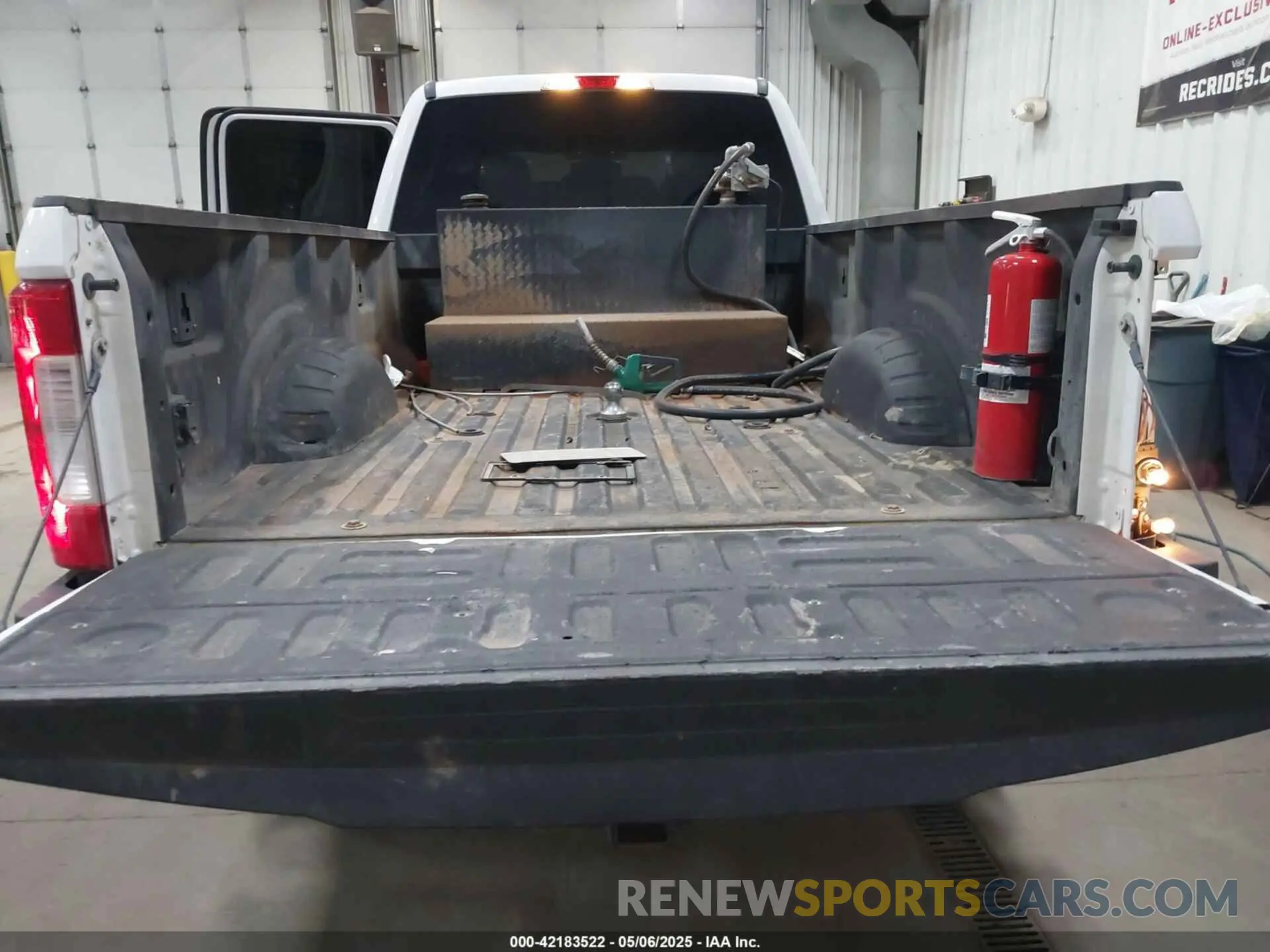 6 Photograph of a damaged car 1FT8W3BT9KEF33769 FORD F-350 2019