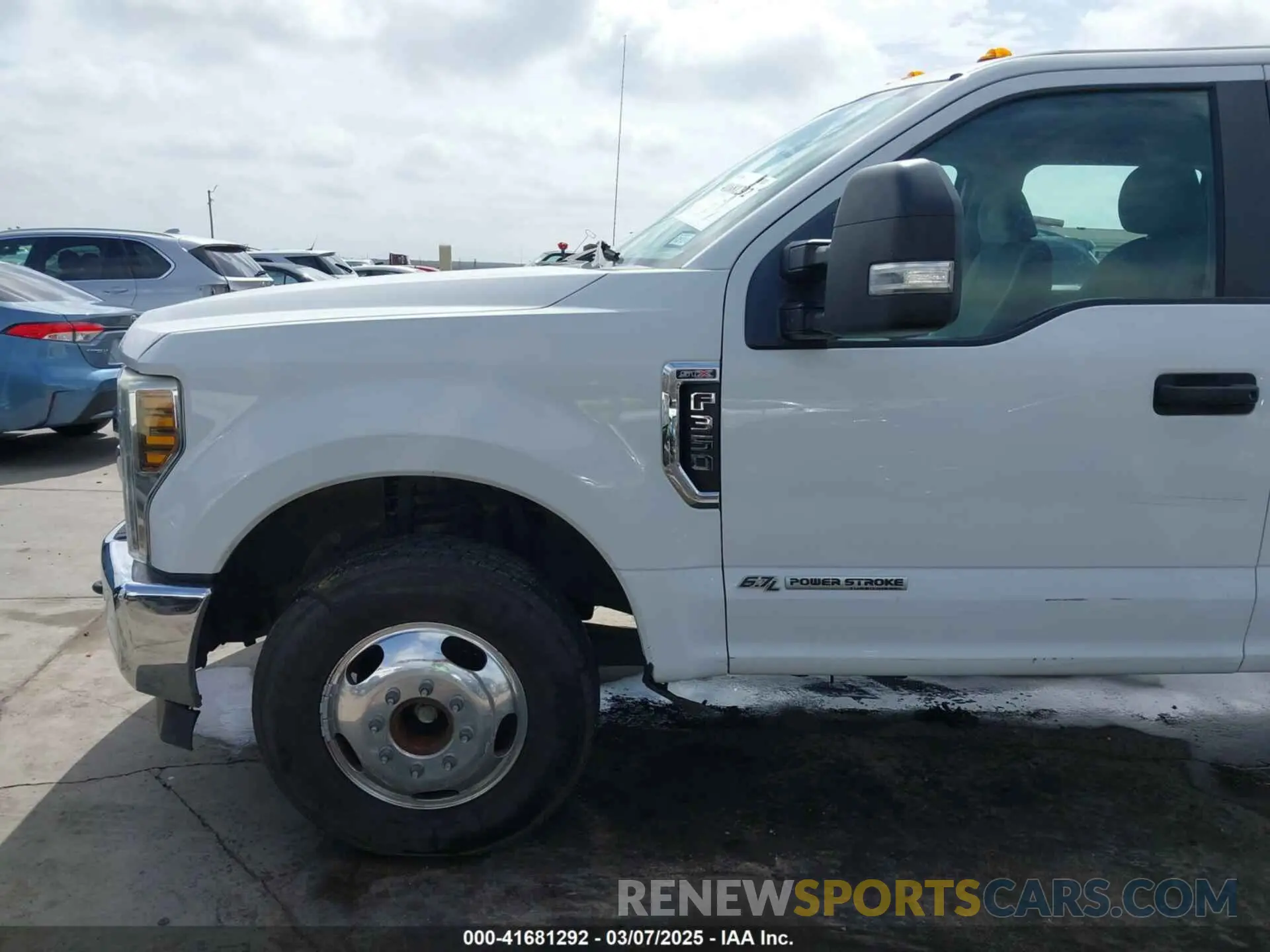 16 Photograph of a damaged car 1FT8W3CT5KEC97443 FORD F-350 2019