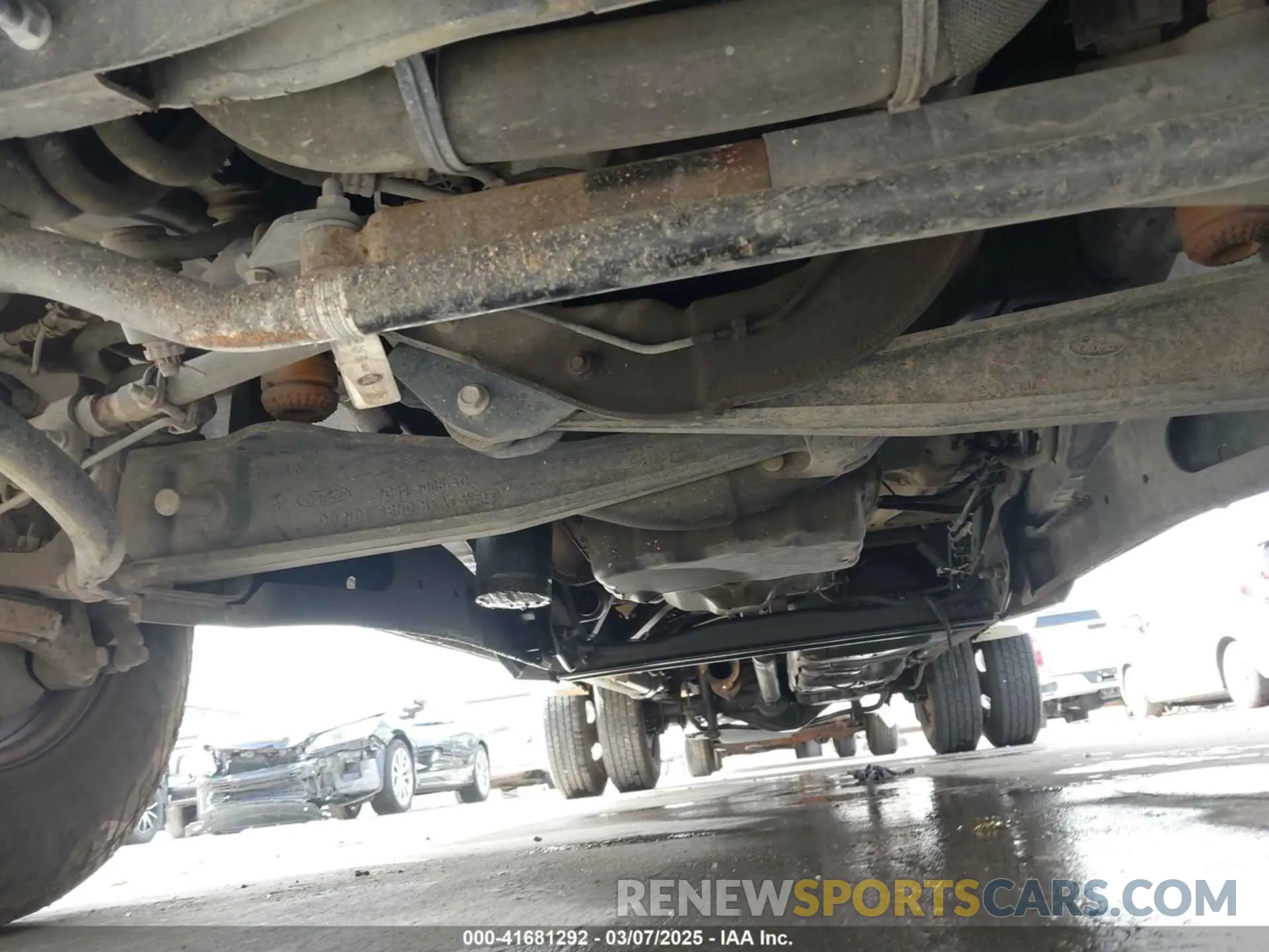 19 Photograph of a damaged car 1FT8W3CT5KEC97443 FORD F-350 2019