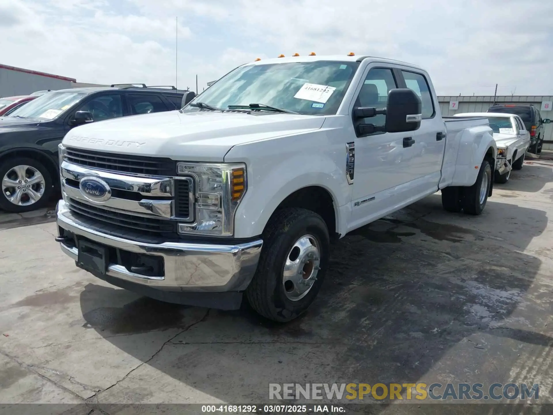 2 Photograph of a damaged car 1FT8W3CT5KEC97443 FORD F-350 2019