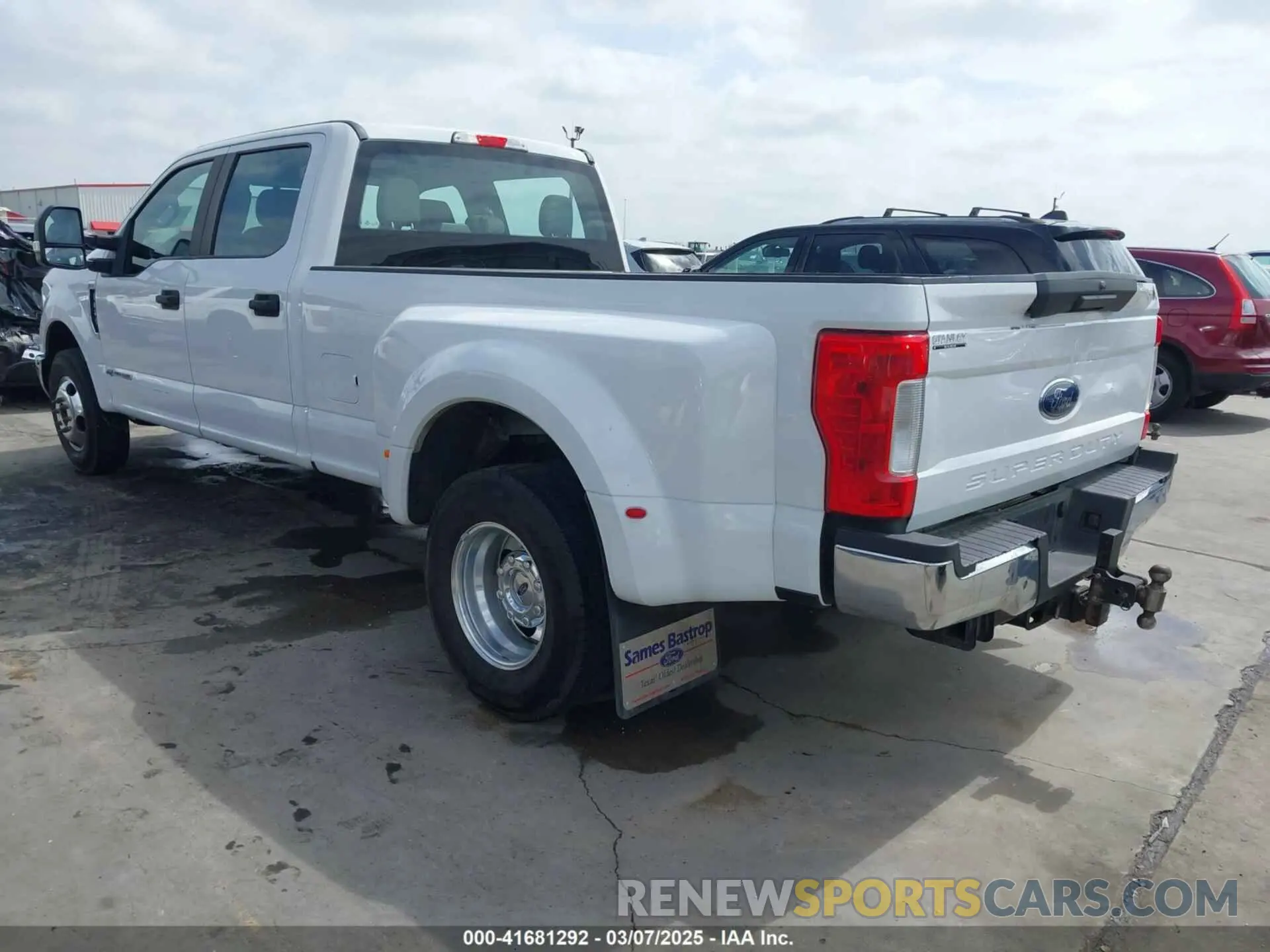 3 Photograph of a damaged car 1FT8W3CT5KEC97443 FORD F-350 2019