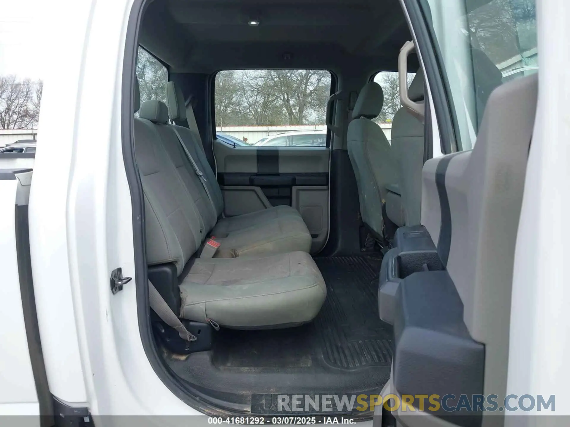 6 Photograph of a damaged car 1FT8W3CT5KEC97443 FORD F-350 2019