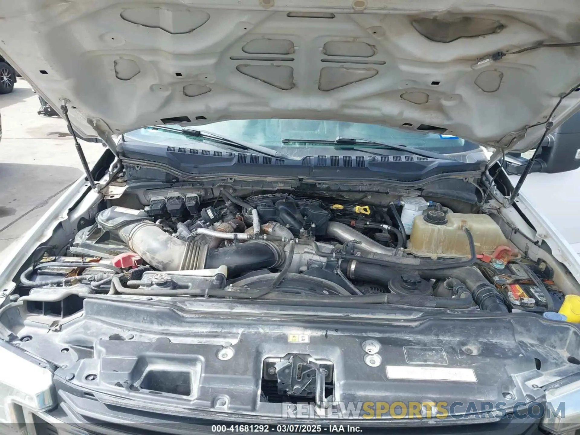 9 Photograph of a damaged car 1FT8W3CT5KEC97443 FORD F-350 2019
