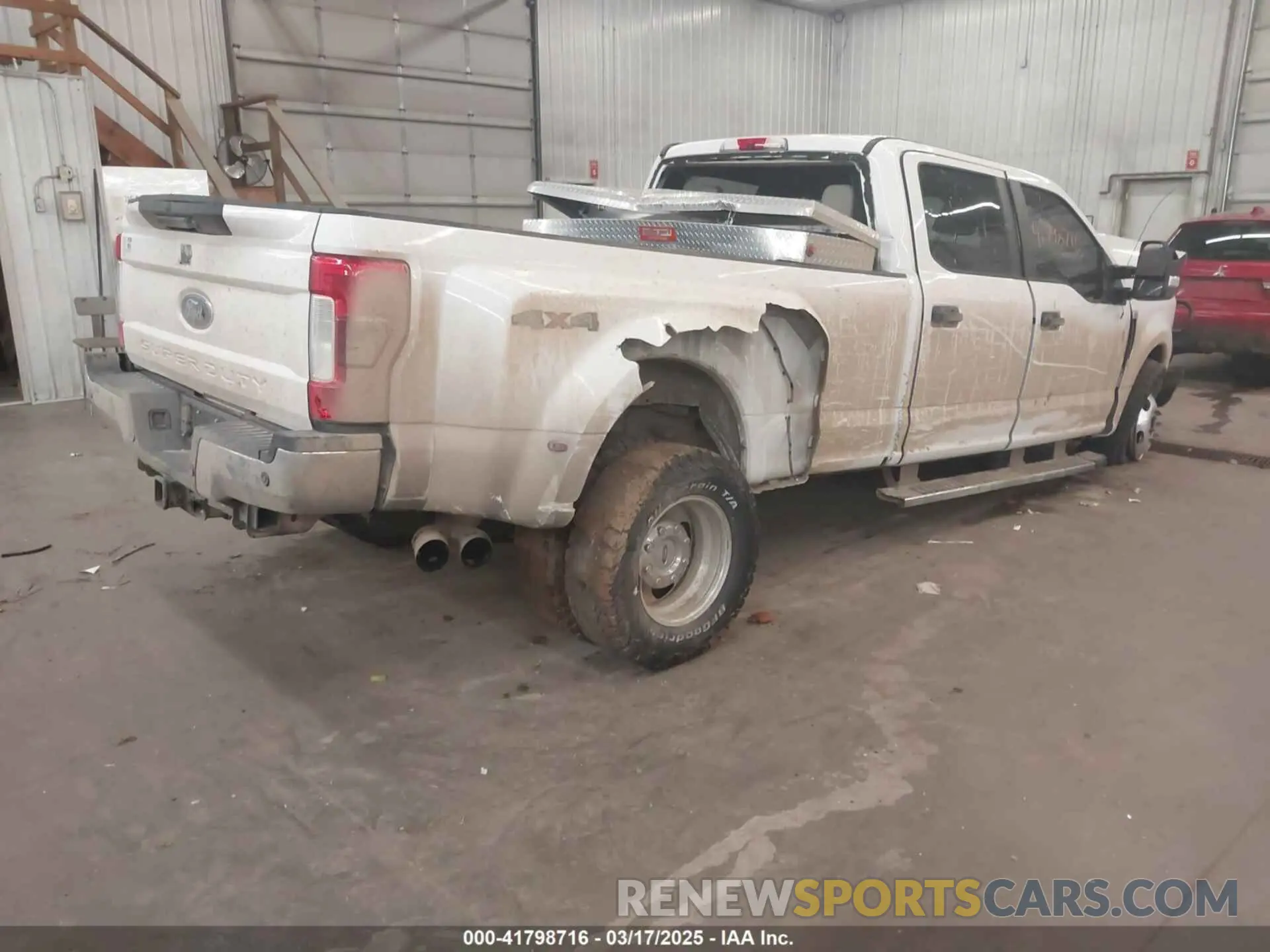 4 Photograph of a damaged car 1FT8W3DT0KEE86824 FORD F-350 2019