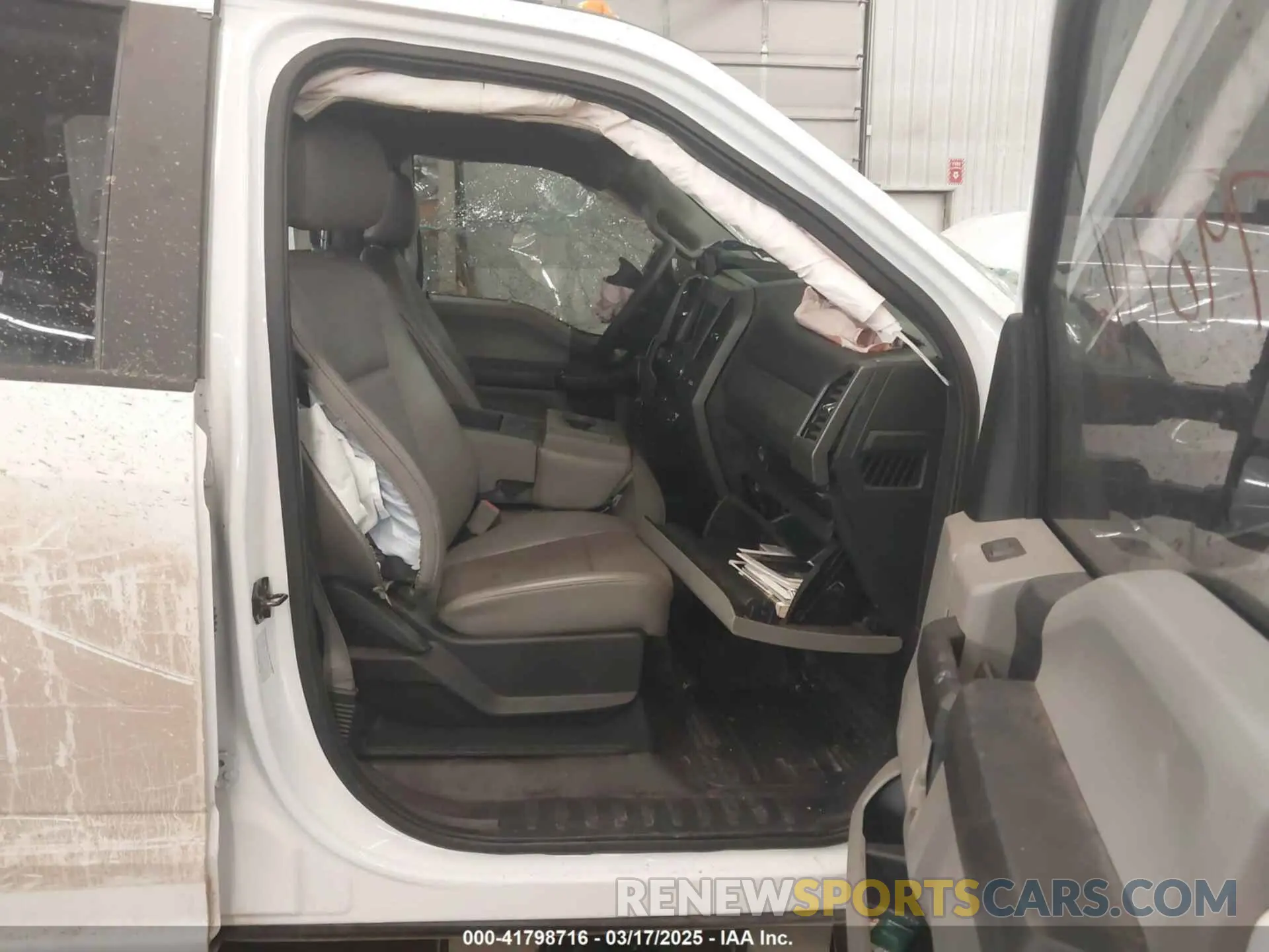 5 Photograph of a damaged car 1FT8W3DT0KEE86824 FORD F-350 2019