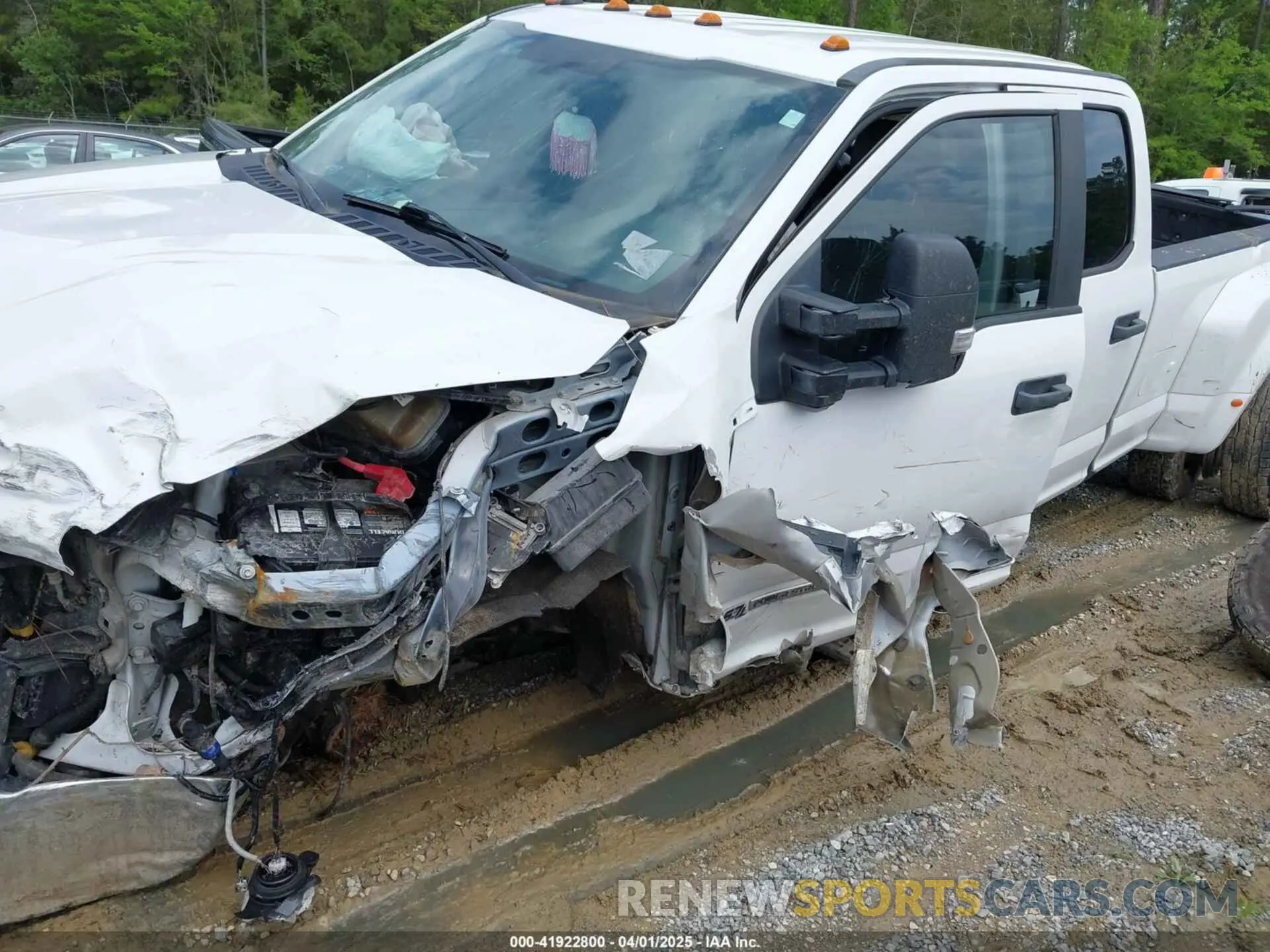 11 Photograph of a damaged car 1FT8W3DT1KEF33178 FORD F-350 2019