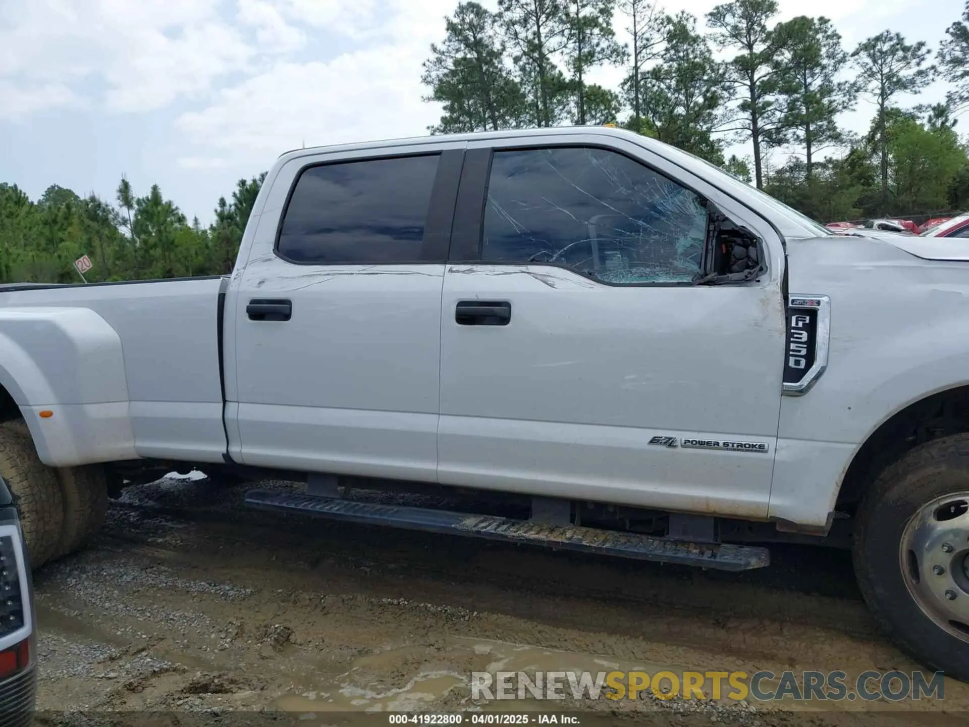 14 Photograph of a damaged car 1FT8W3DT1KEF33178 FORD F-350 2019