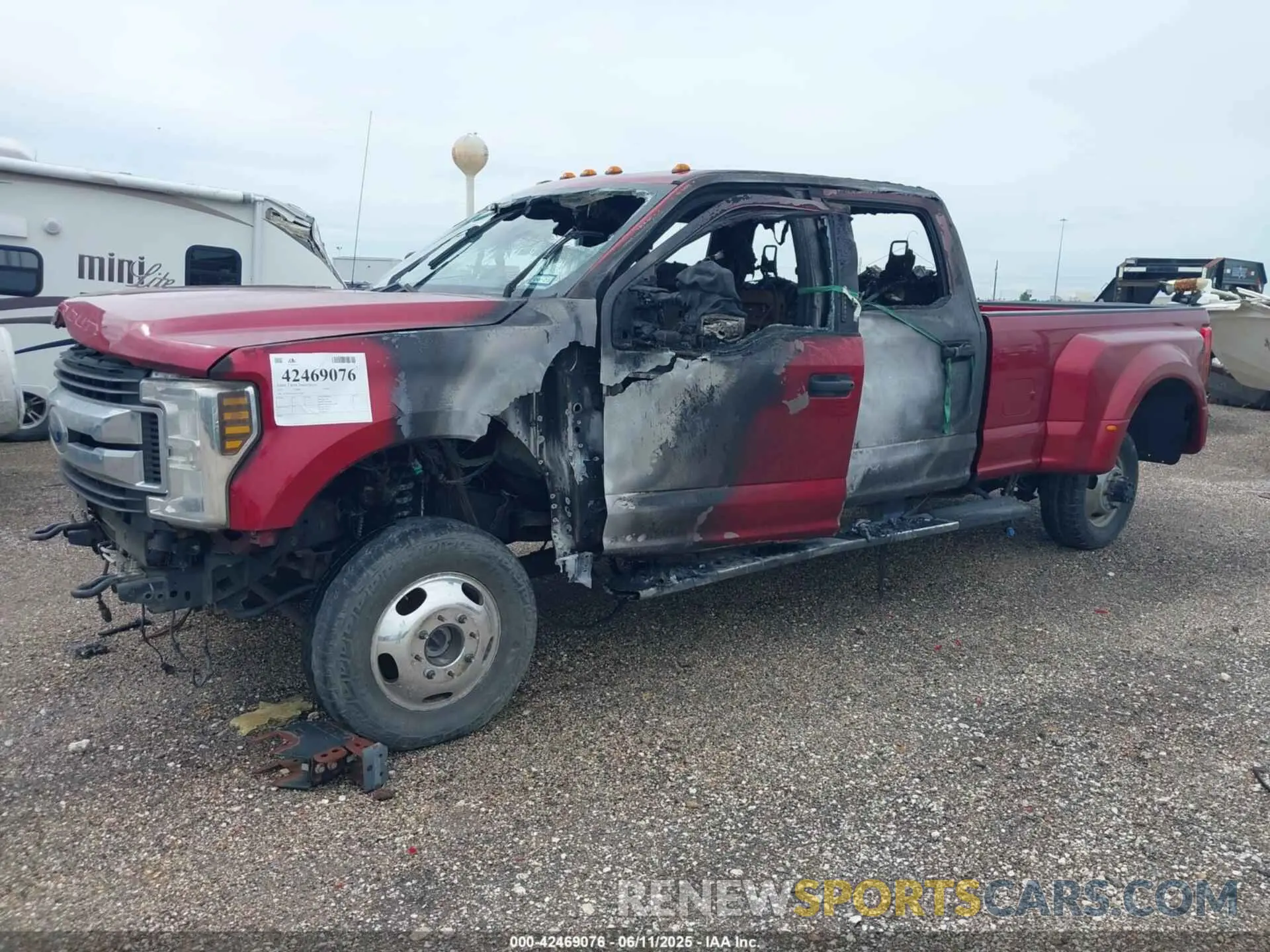 1 Photograph of a damaged car 1FT8W3DT1KEF33407 FORD F-350 2019