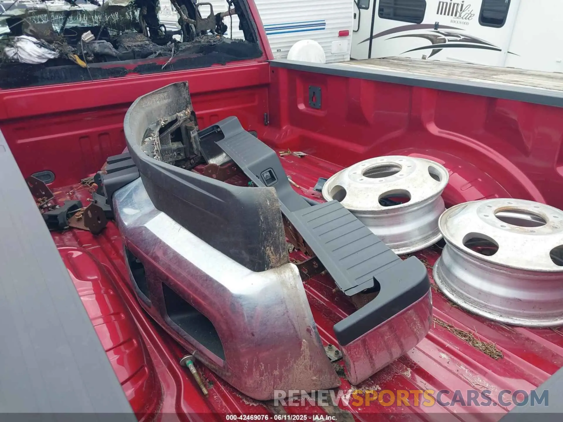 11 Photograph of a damaged car 1FT8W3DT1KEF33407 FORD F-350 2019