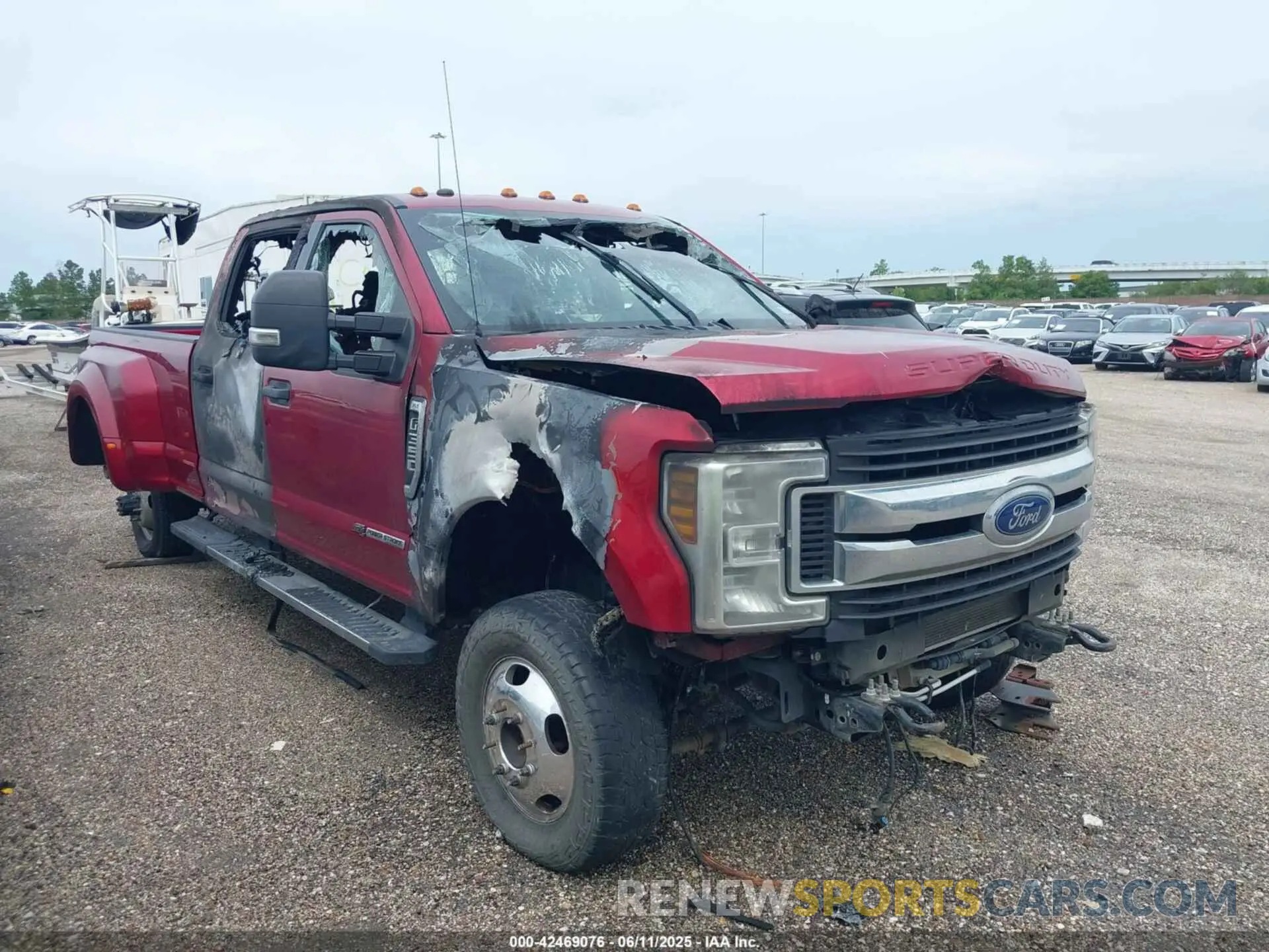 2 Photograph of a damaged car 1FT8W3DT1KEF33407 FORD F-350 2019
