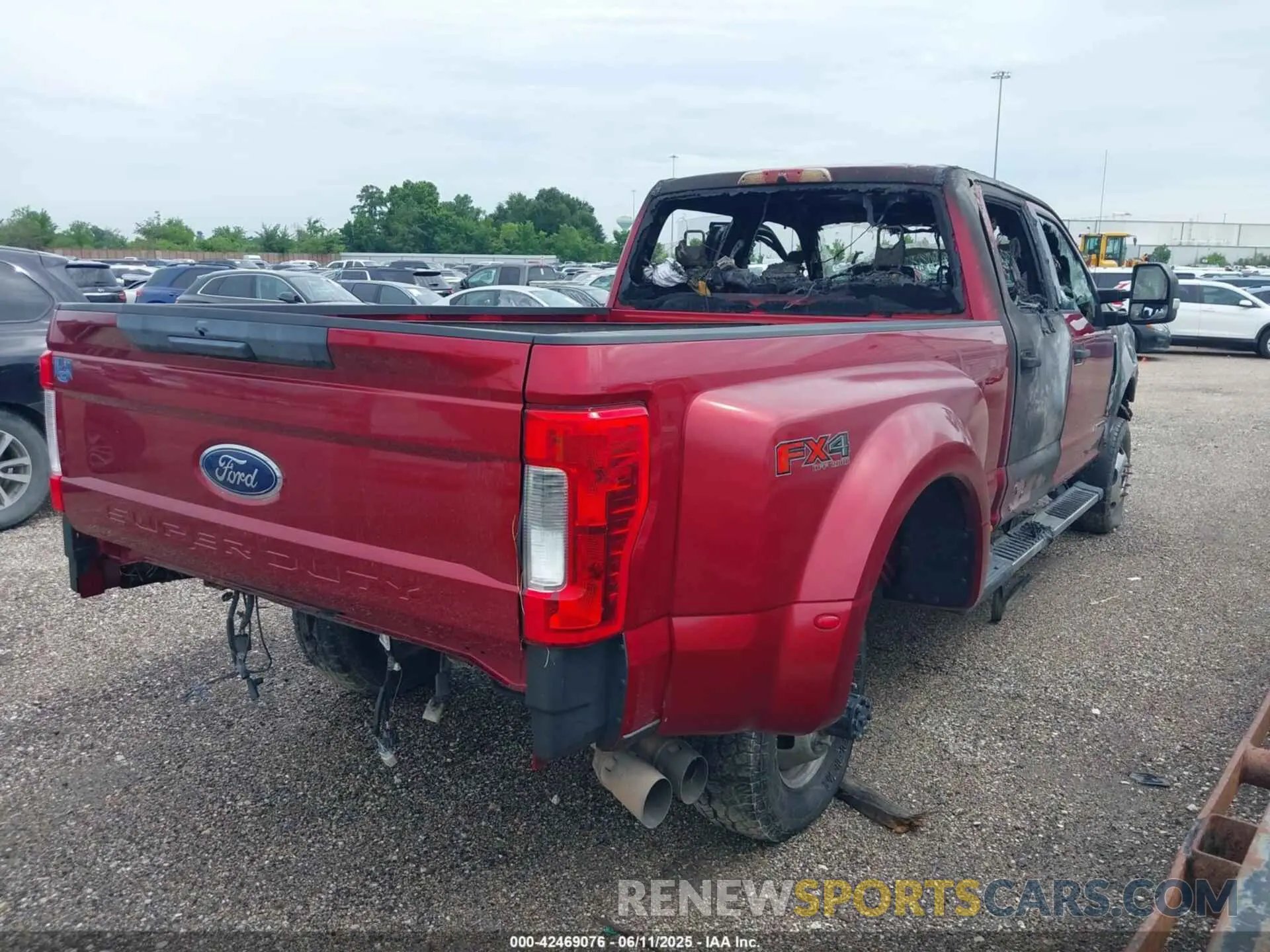 4 Photograph of a damaged car 1FT8W3DT1KEF33407 FORD F-350 2019