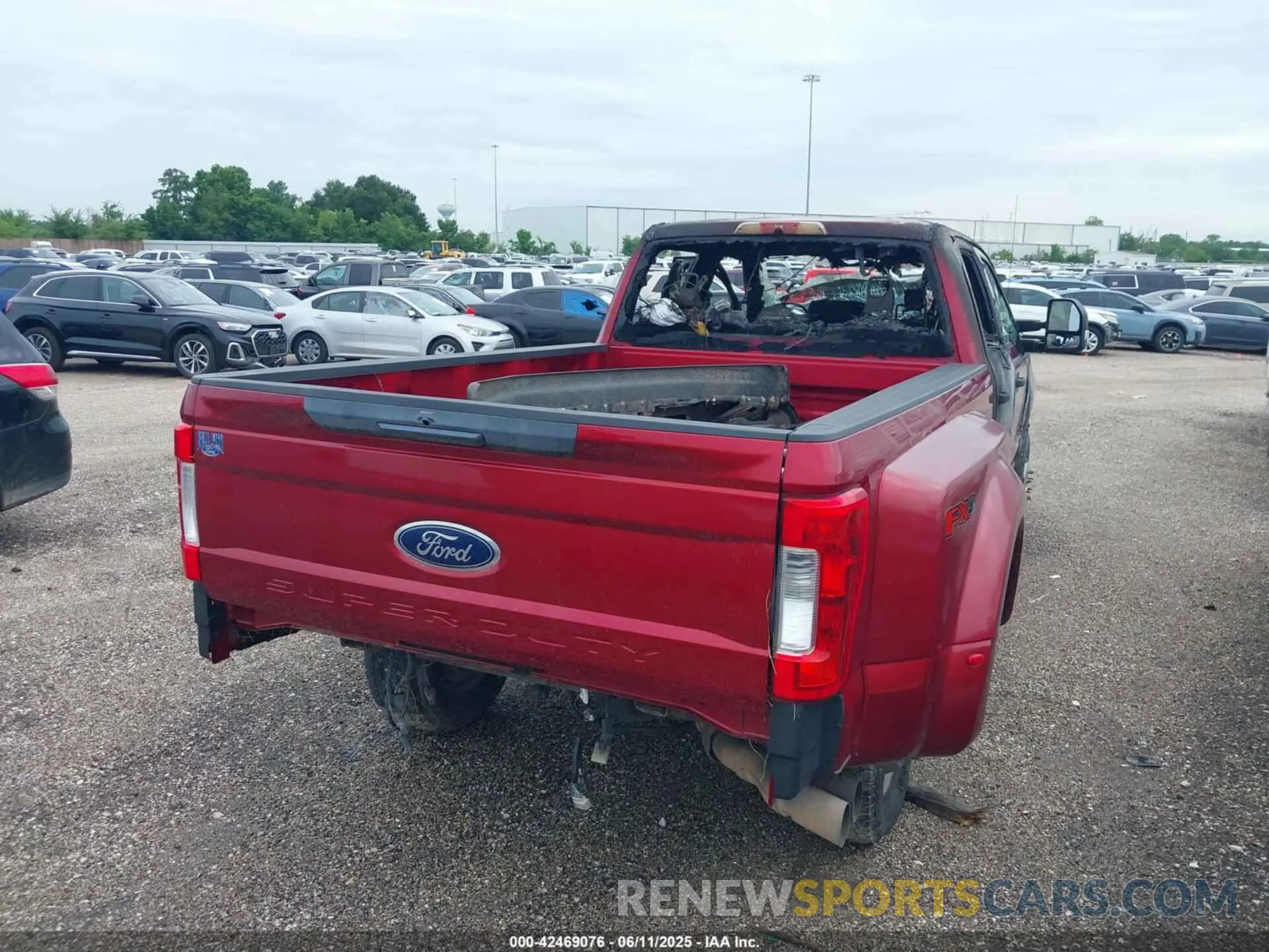 8 Photograph of a damaged car 1FT8W3DT1KEF33407 FORD F-350 2019