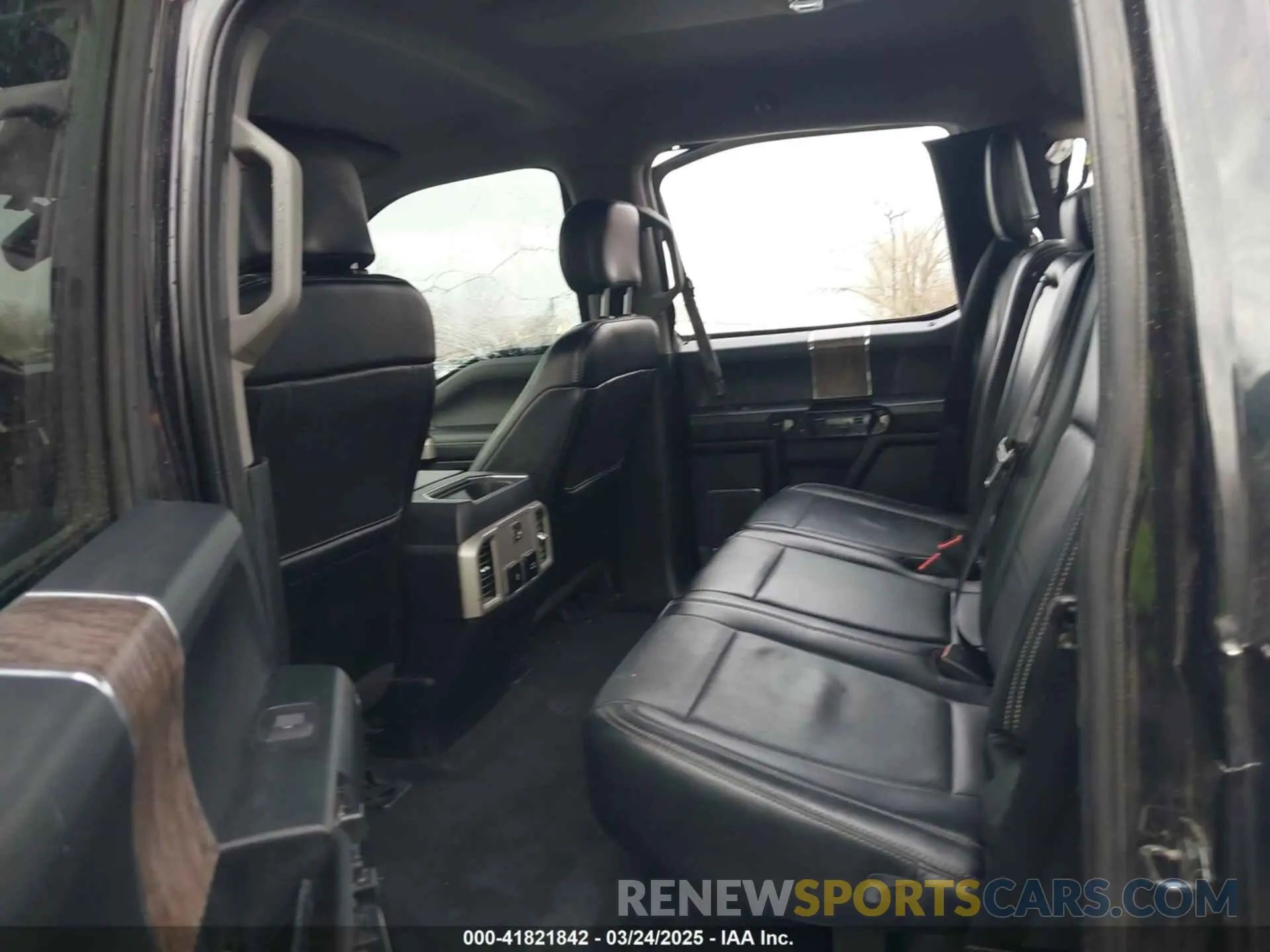 6 Photograph of a damaged car 1FT8W3DT1KEG20207 FORD F-350 2019
