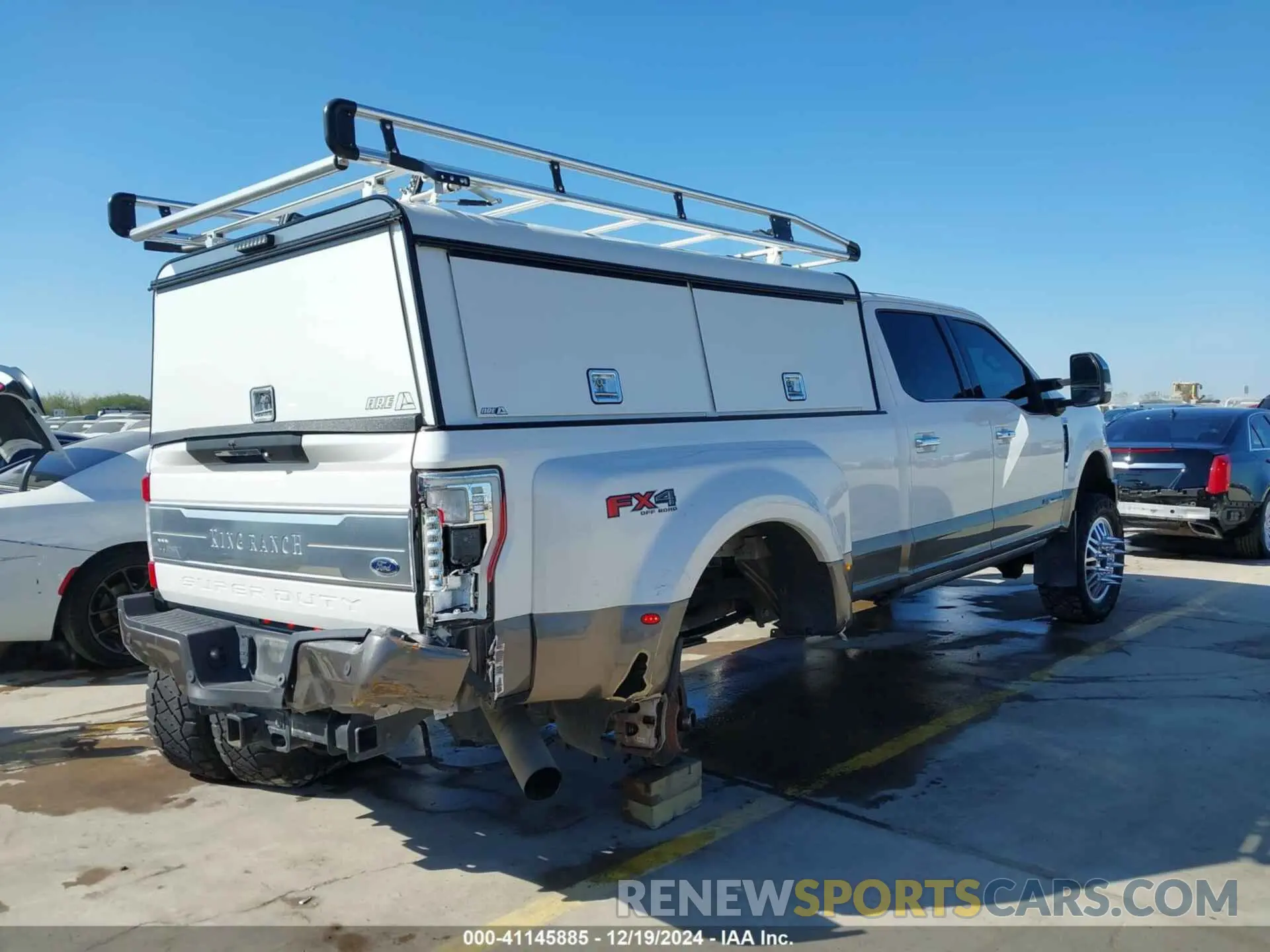 4 Photograph of a damaged car 1FT8W3DT3KED51515 FORD F-350 2019